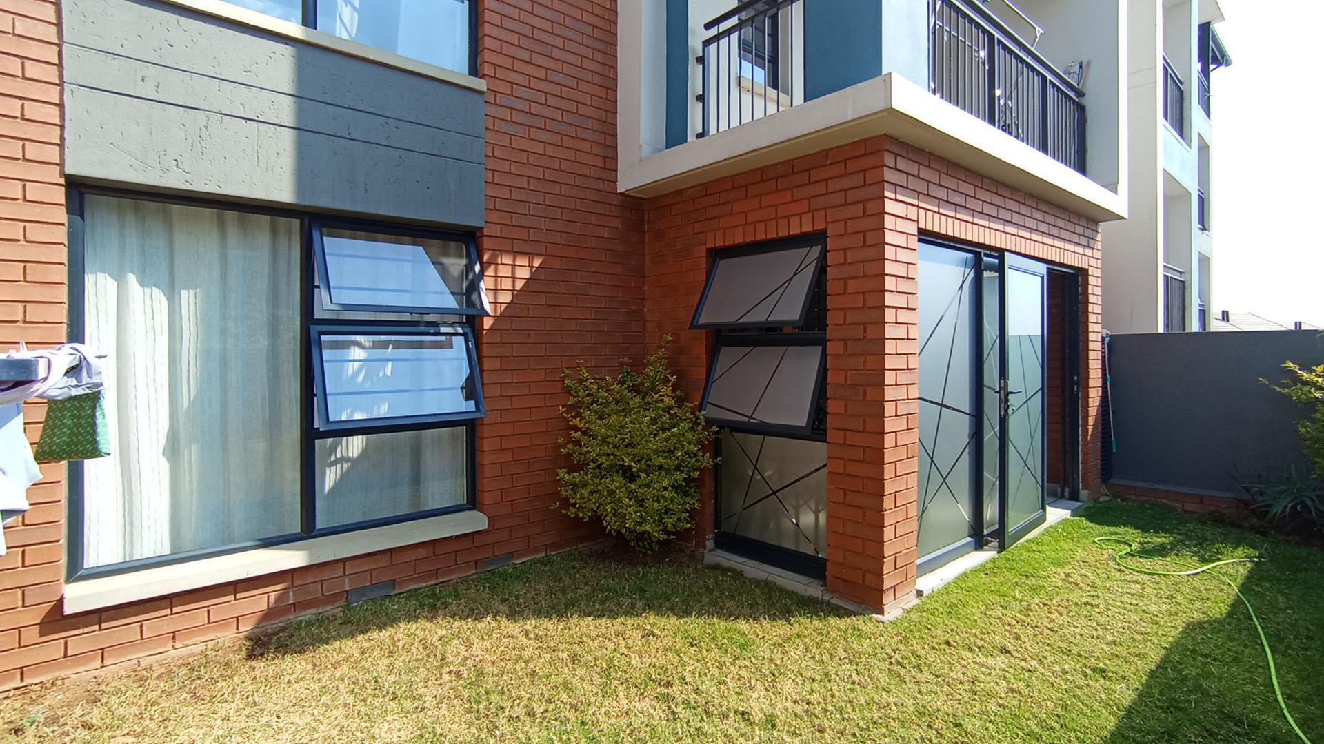 Backyard of property in Rooihuiskraal North