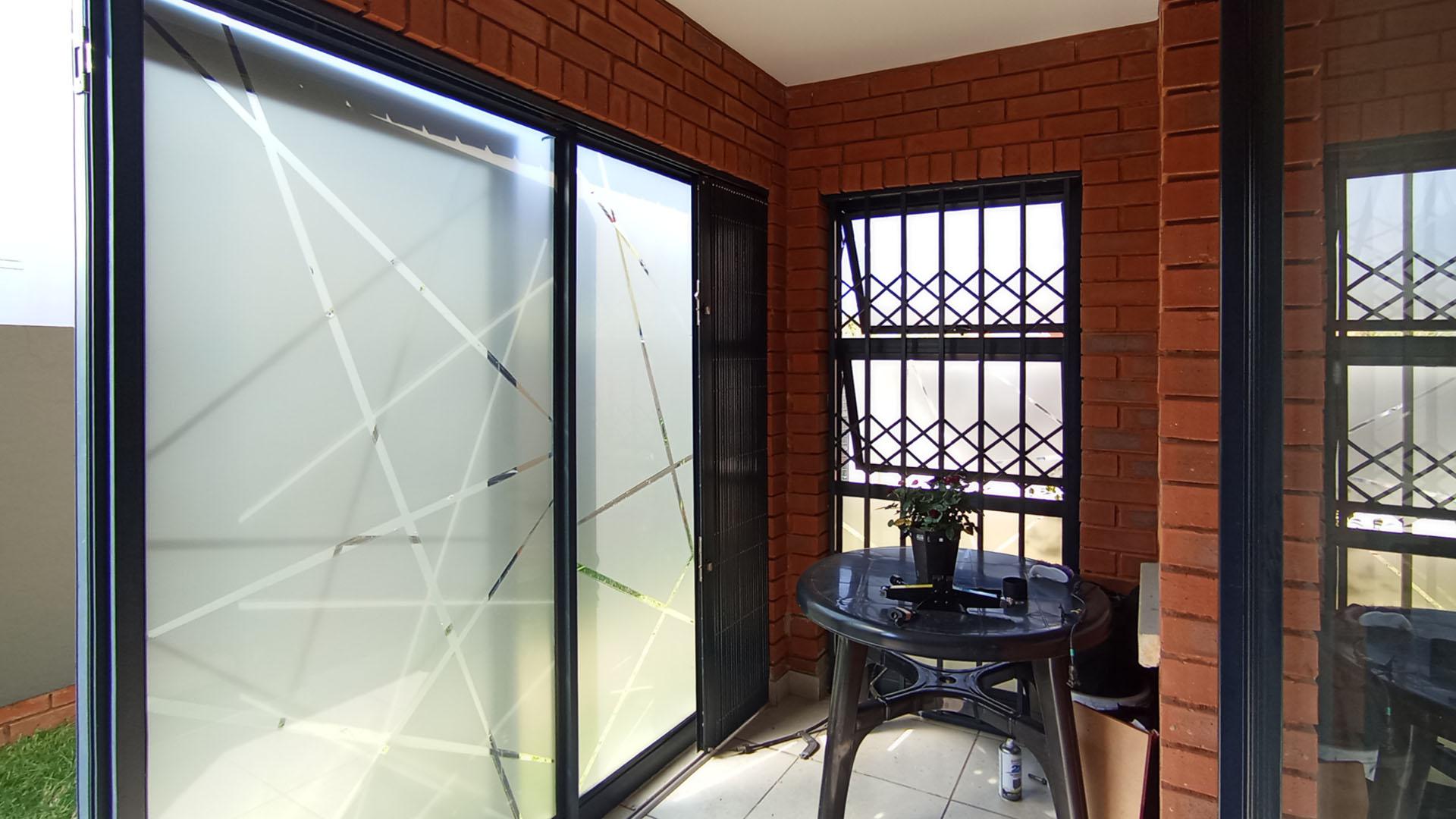 Patio - 5 square meters of property in Rooihuiskraal North