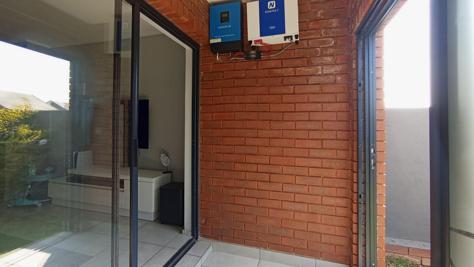 Patio - 5 square meters of property in Rooihuiskraal North