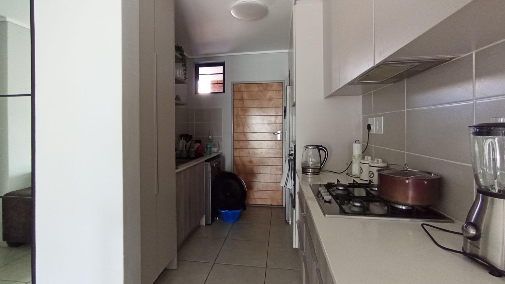 Kitchen - 7 square meters of property in Rooihuiskraal North
