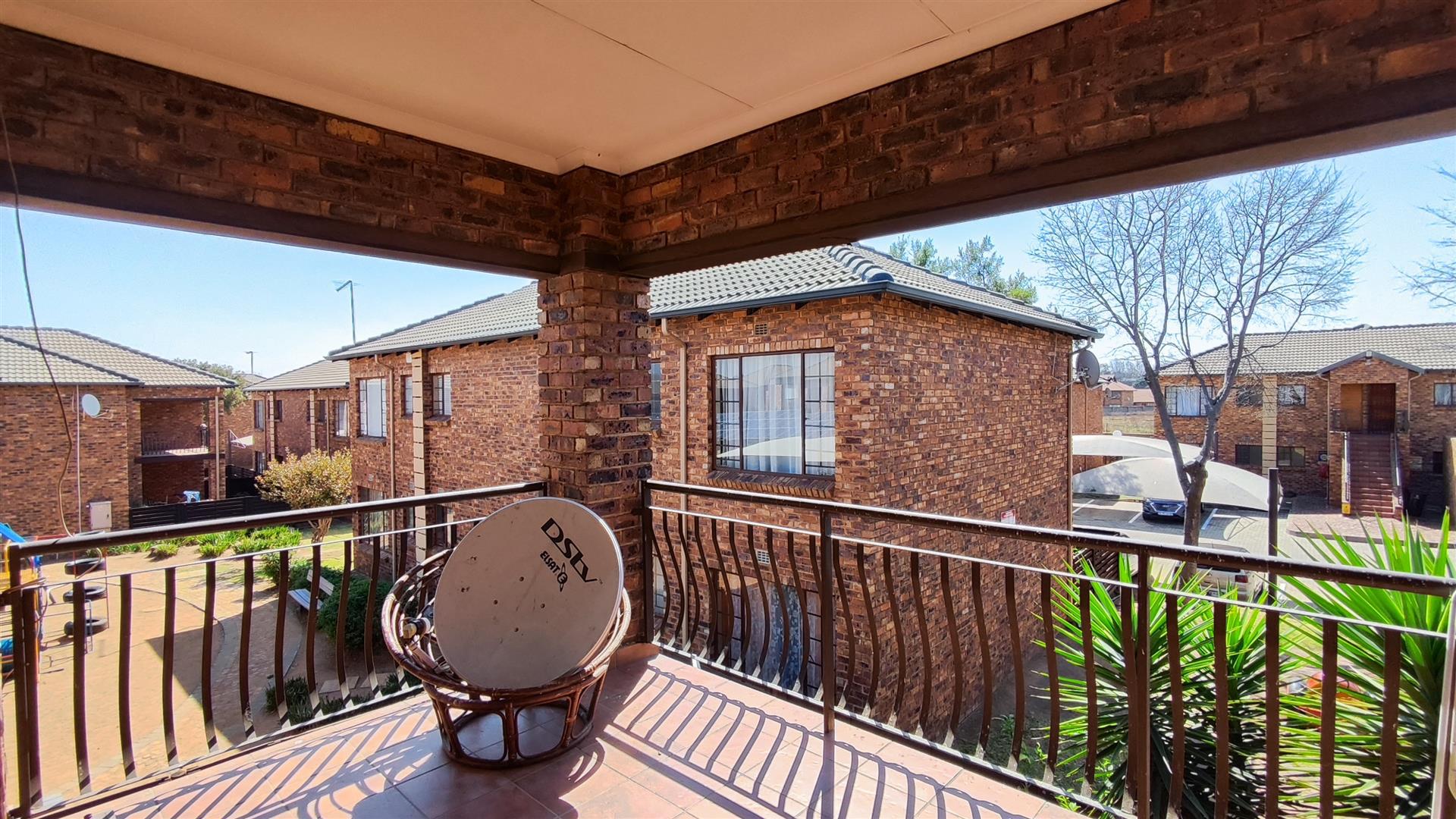 Balcony - 10 square meters of property in Rand Collieries Sh