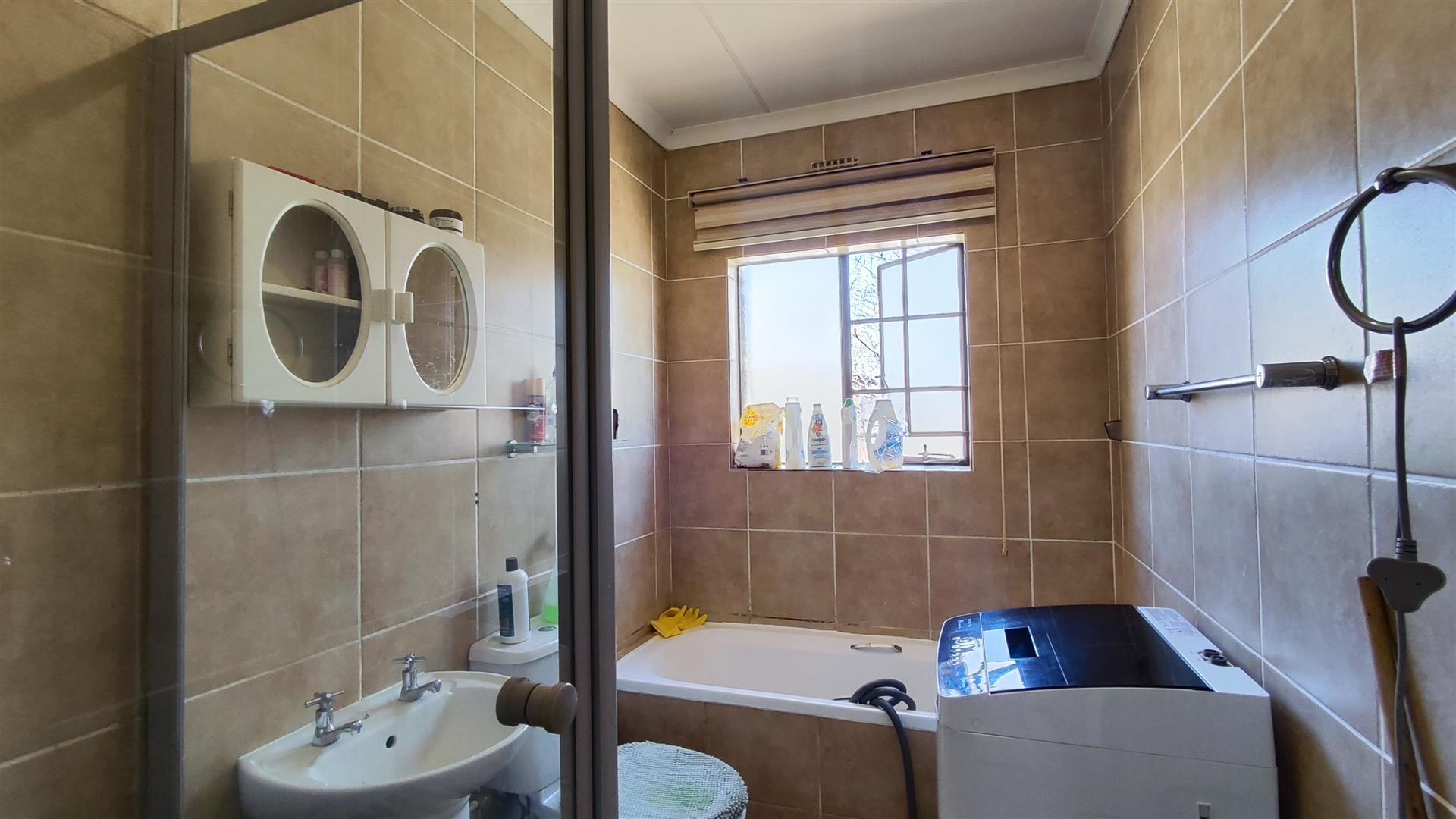 Bathroom 1 - 6 square meters of property in Rand Collieries Sh