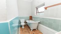 Bathroom 1 of property in Port Elizabeth Central