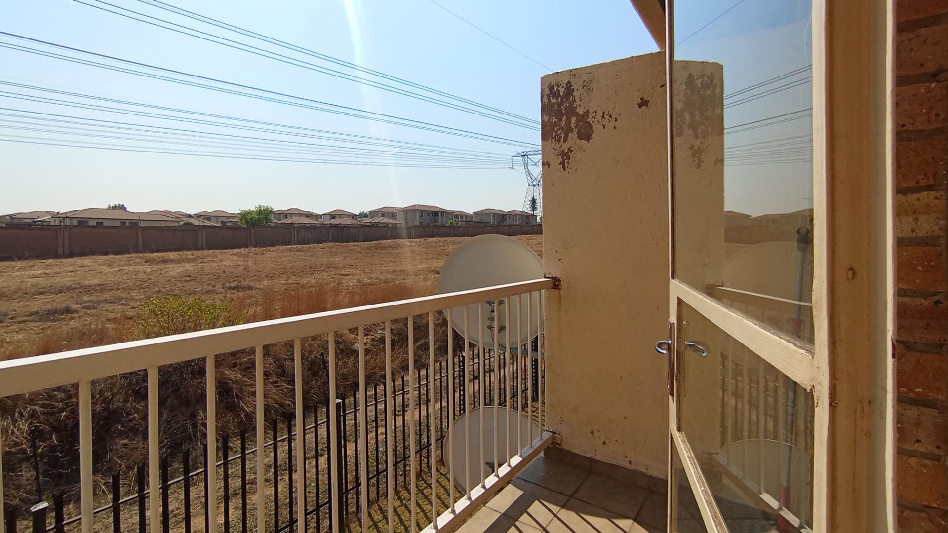 Balcony - 8 square meters of property in Kosmosdal