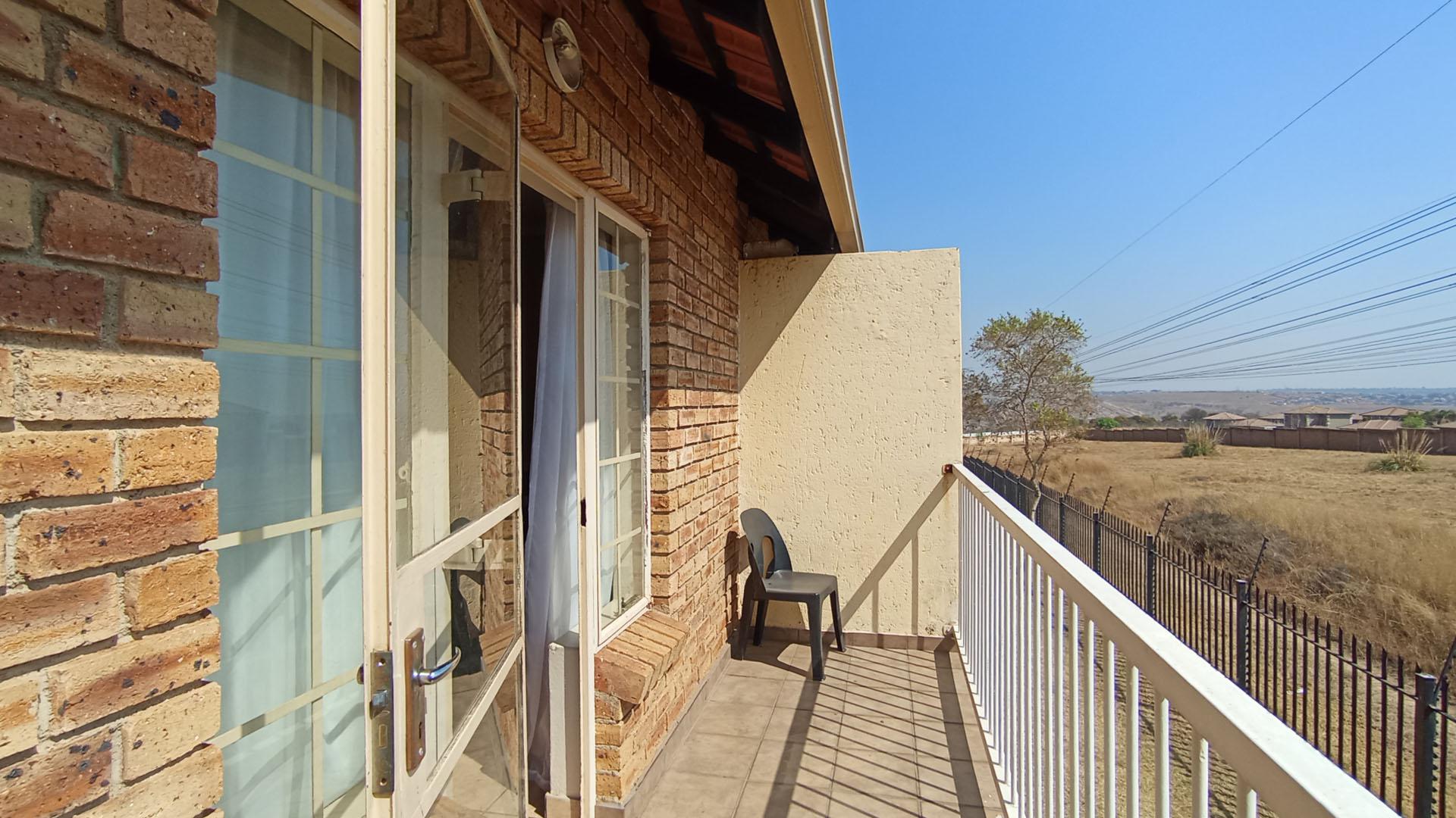 Balcony - 8 square meters of property in Kosmosdal