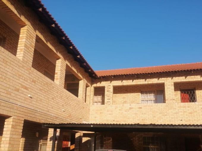 2 Bedroom Apartment for Sale For Sale in Rustenburg - MR688593