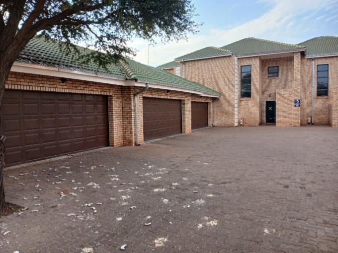 9 Bedroom Simplex for Sale For Sale in Kathu - MR688598