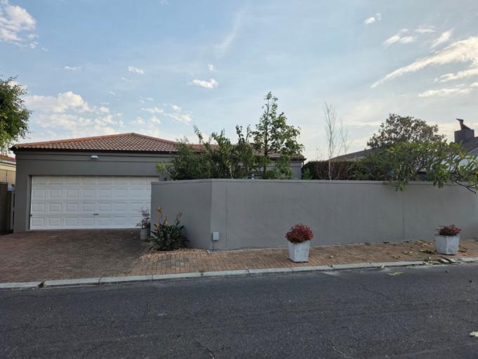 House for Sale For Sale in Parklands - MR688600