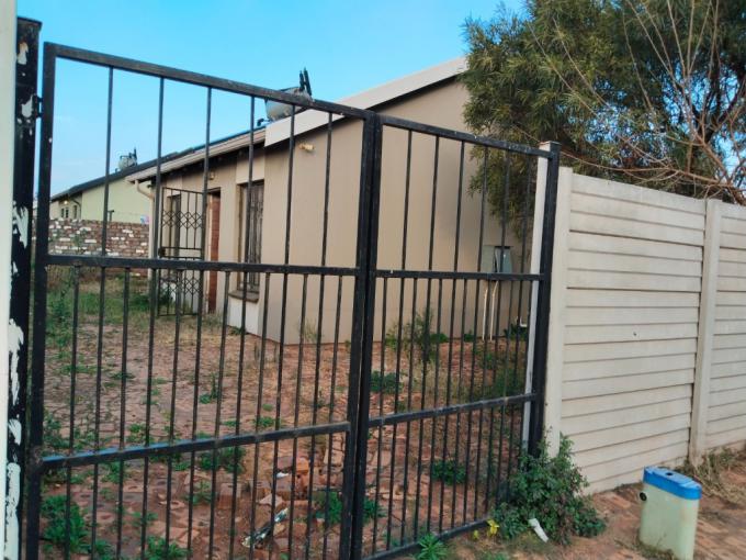 2 Bedroom House for Sale For Sale in Meyerton - MR688623