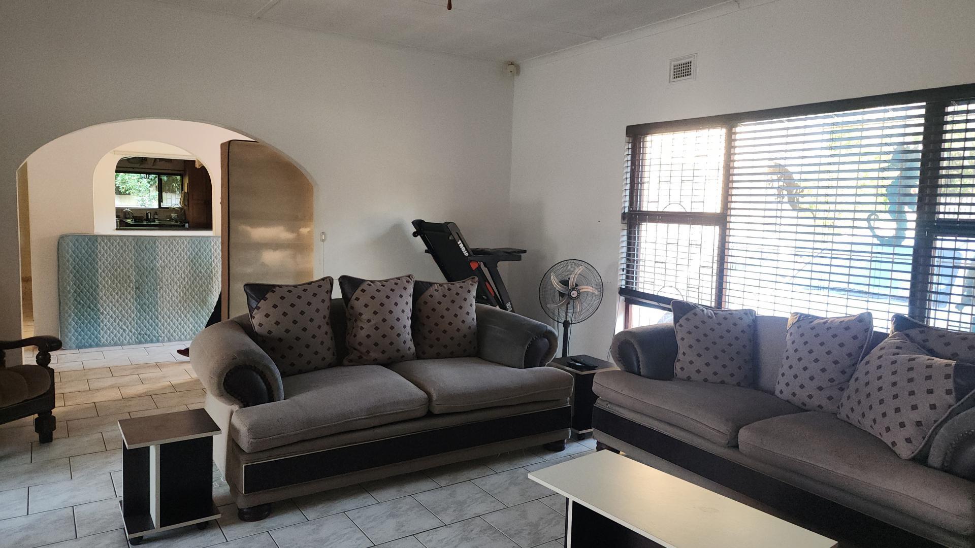Lounges of property in Widenham