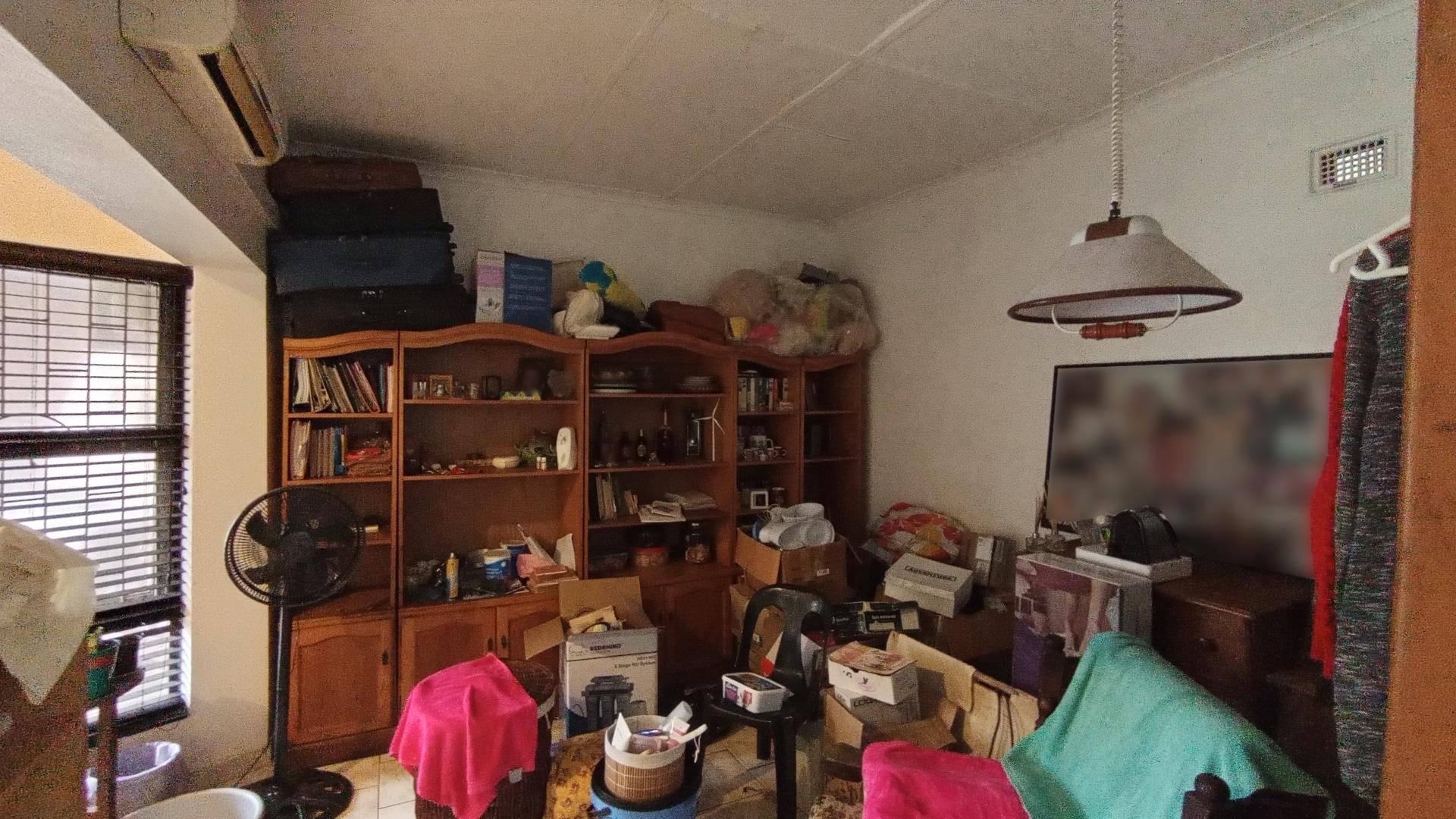 Study - 17 square meters of property in Widenham