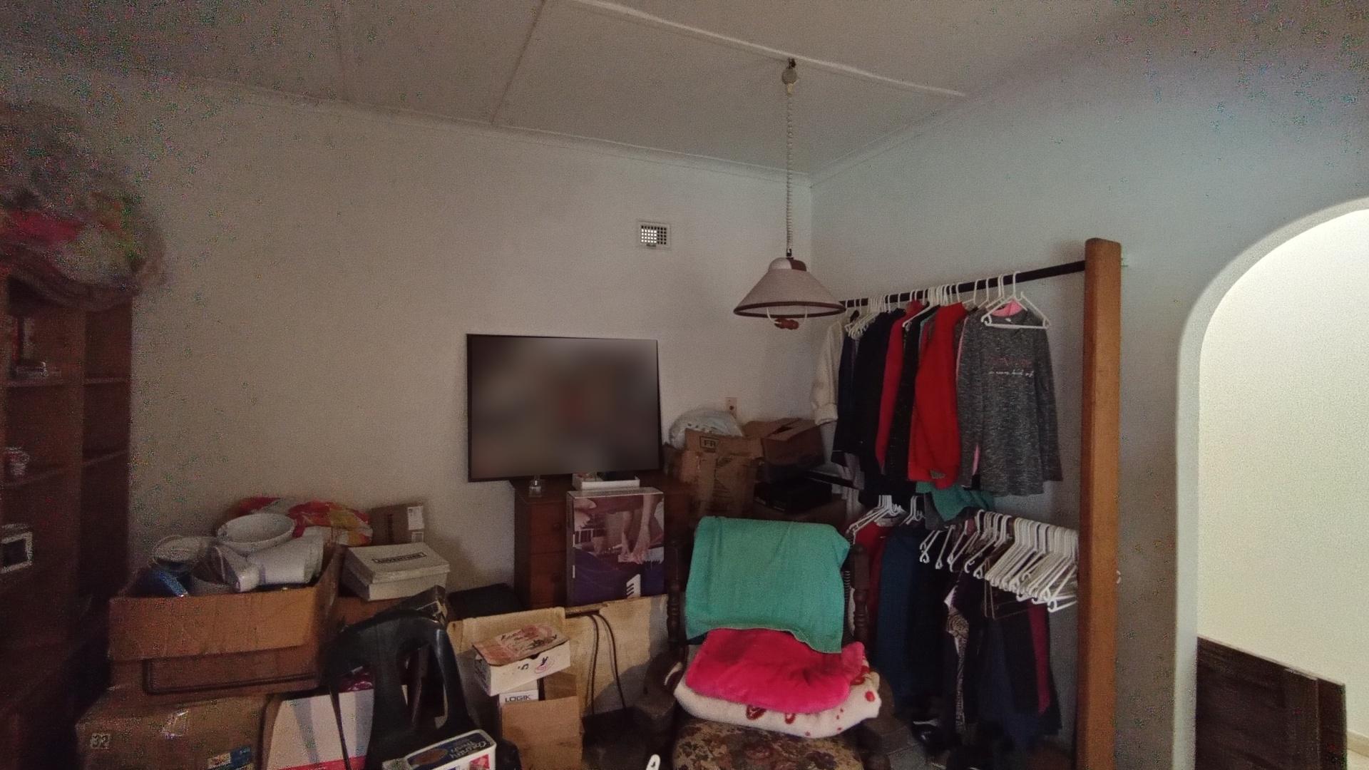 Study - 17 square meters of property in Widenham