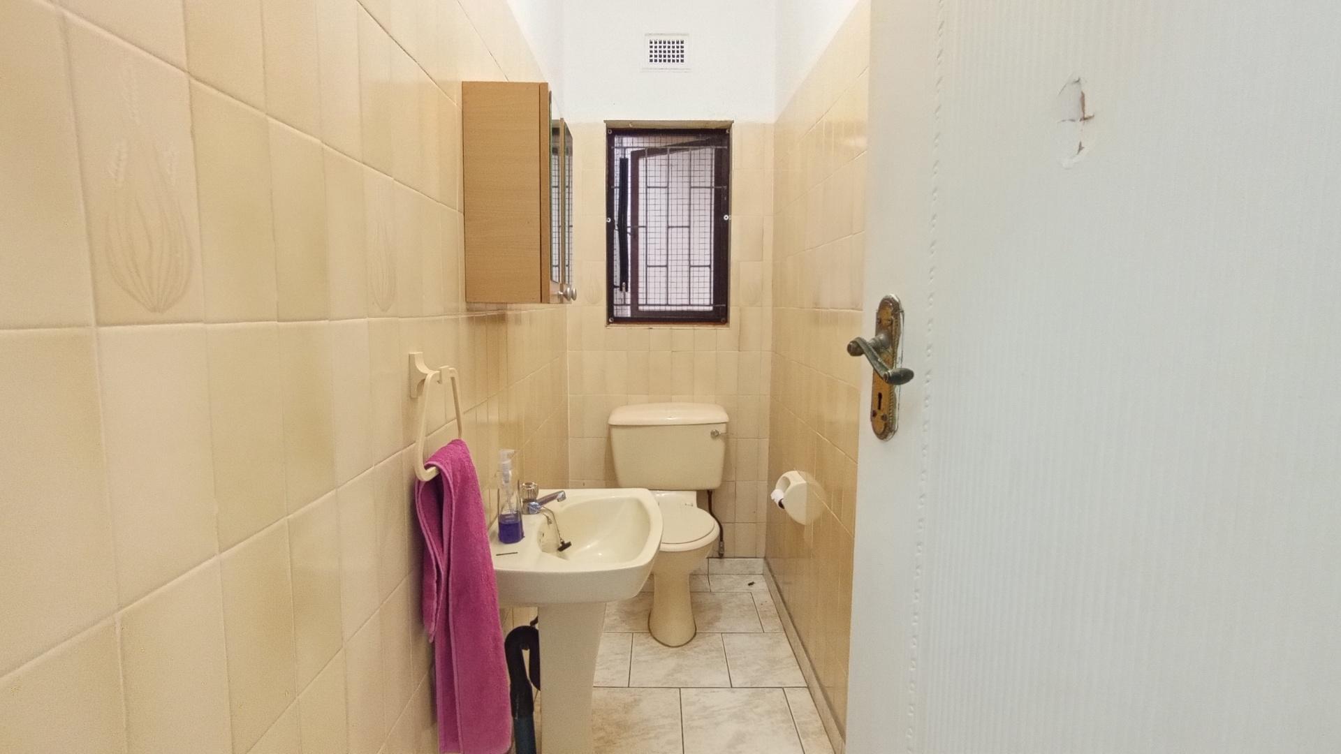 Guest Toilet - 3 square meters of property in Widenham