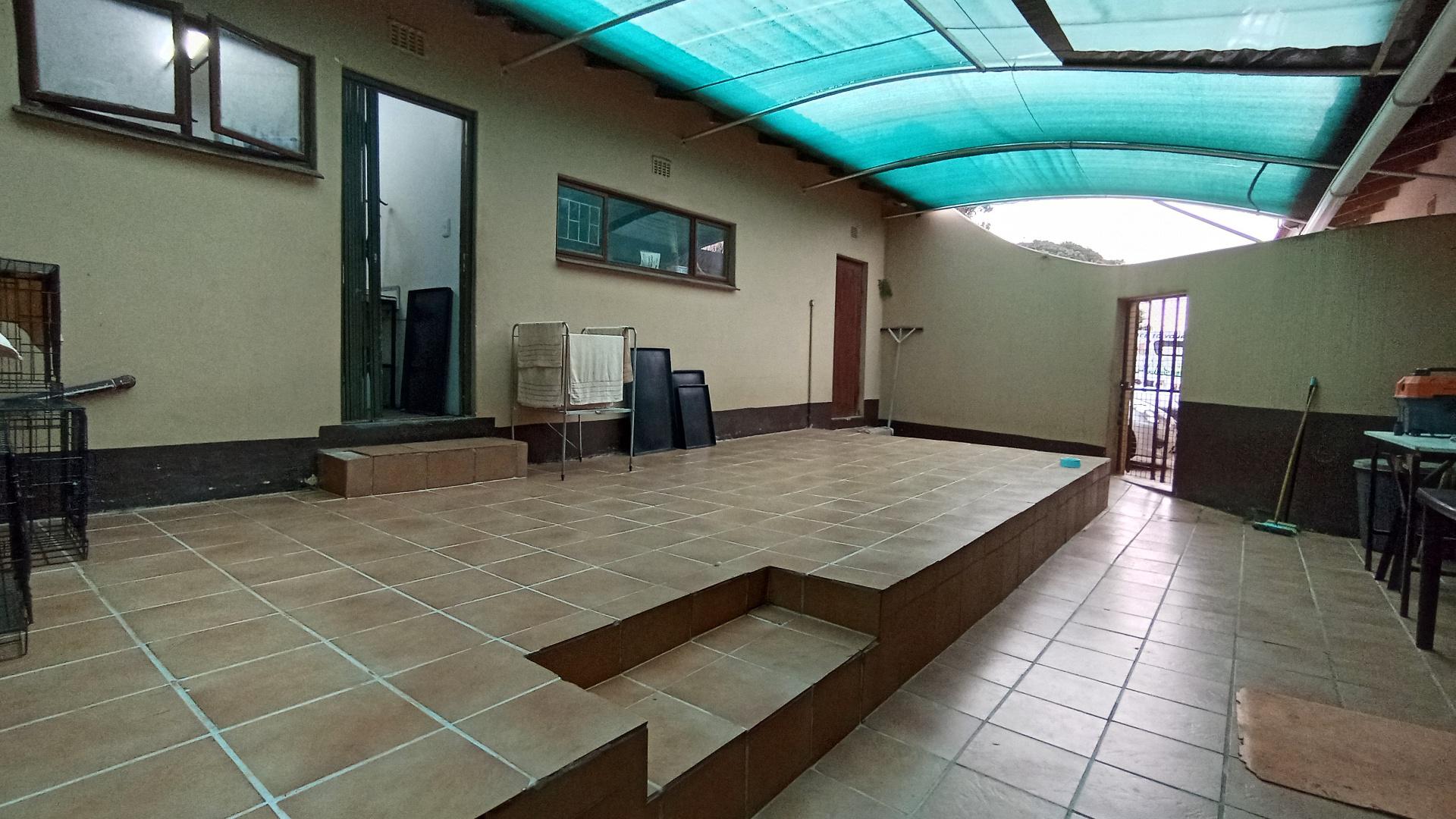 Patio - 102 square meters of property in Widenham