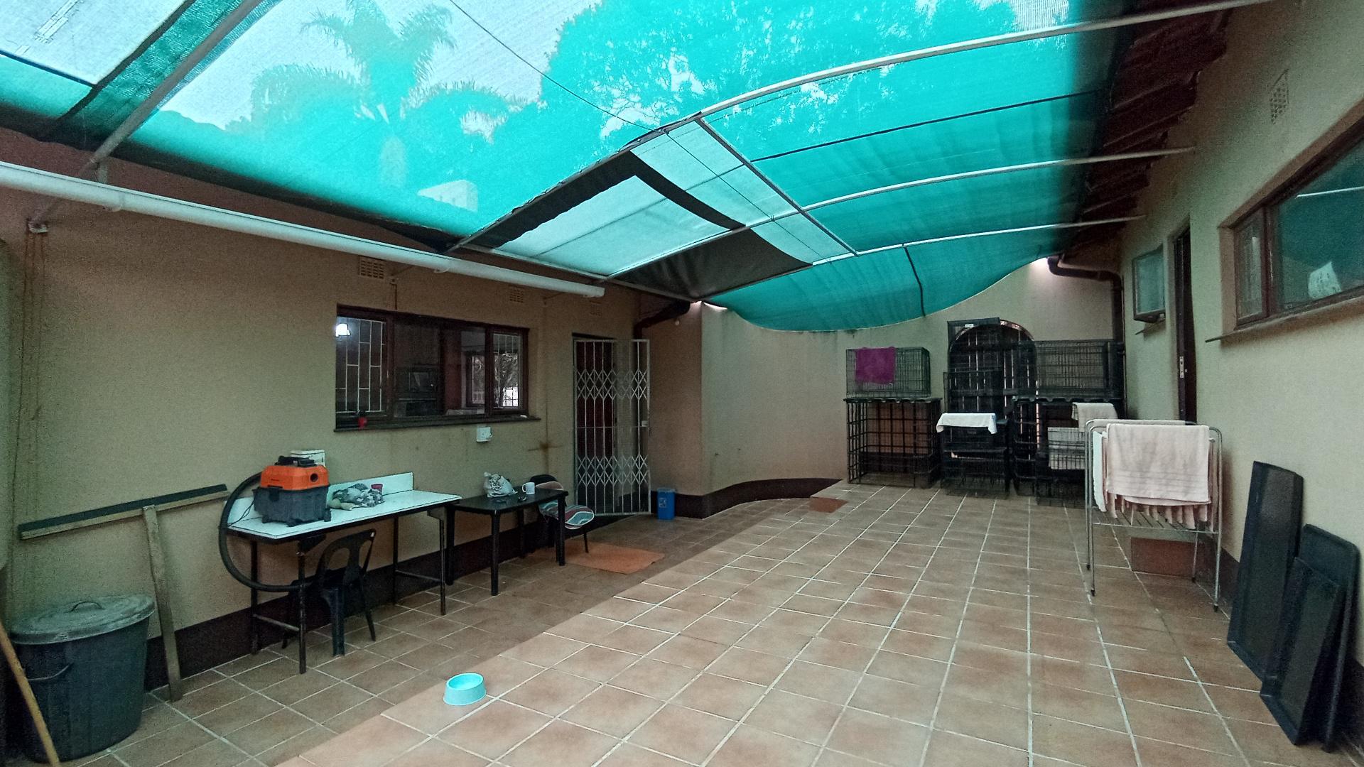 Patio - 102 square meters of property in Widenham