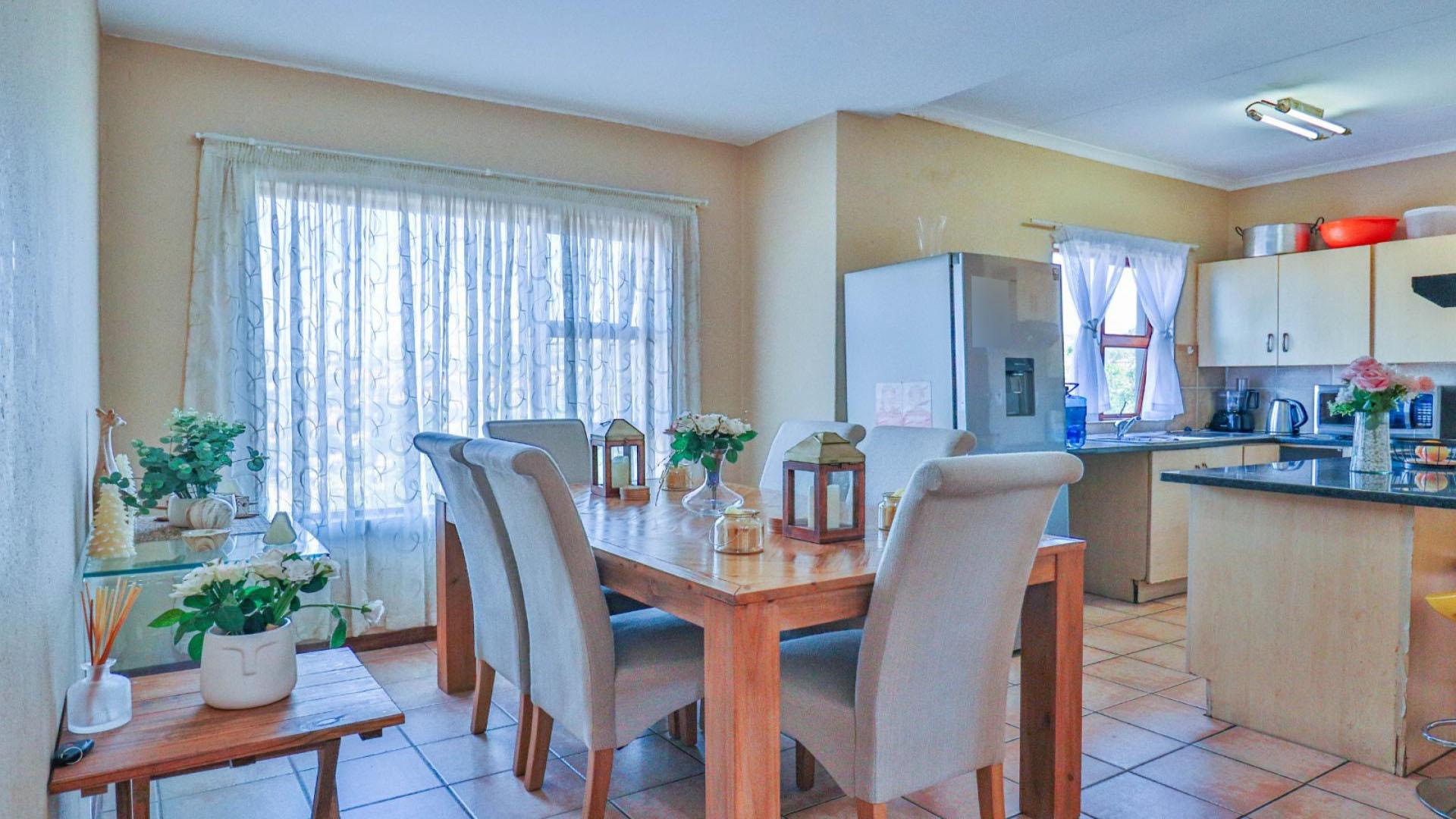 Dining Room of property in Azaleapark