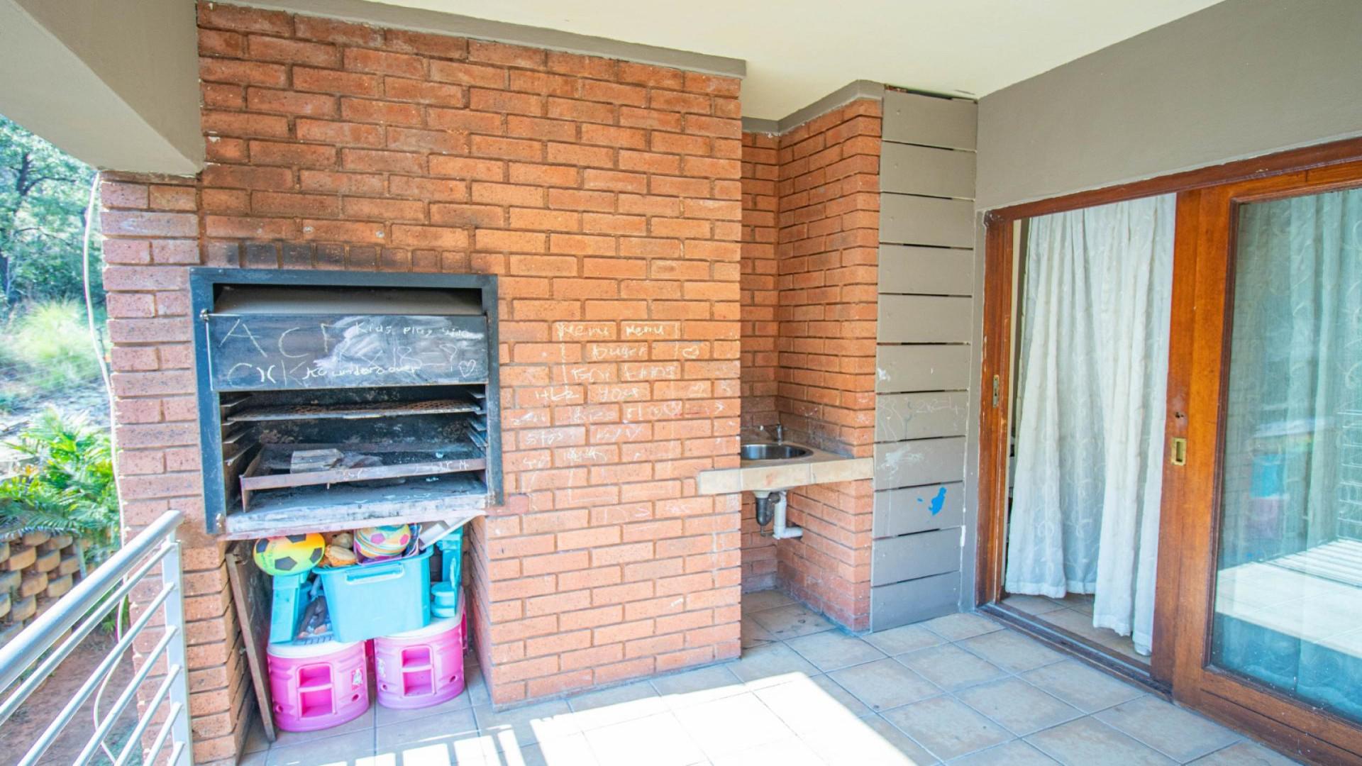 Balcony of property in Azaleapark
