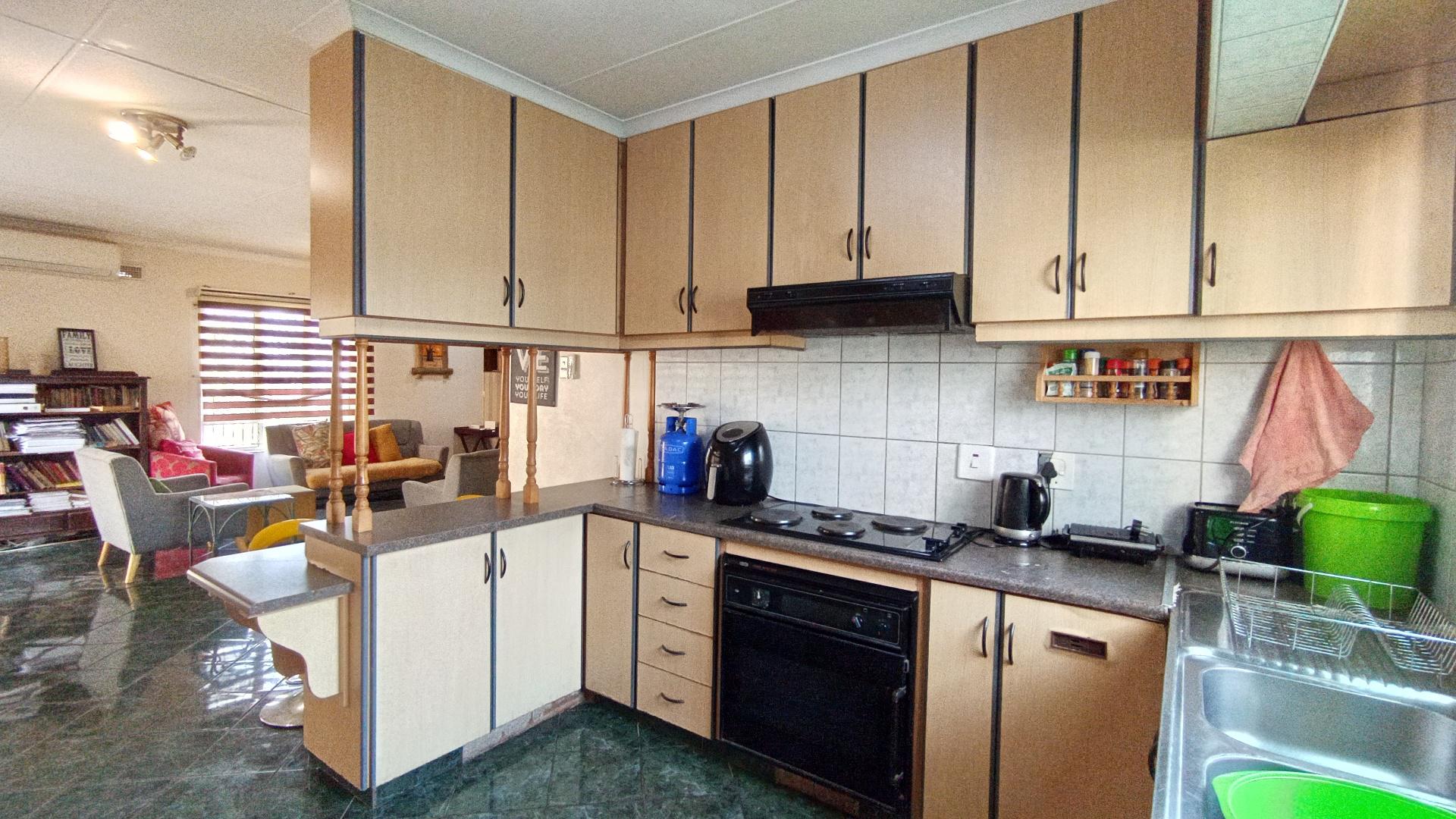 Kitchen - 27 square meters of property in Cato Manor 