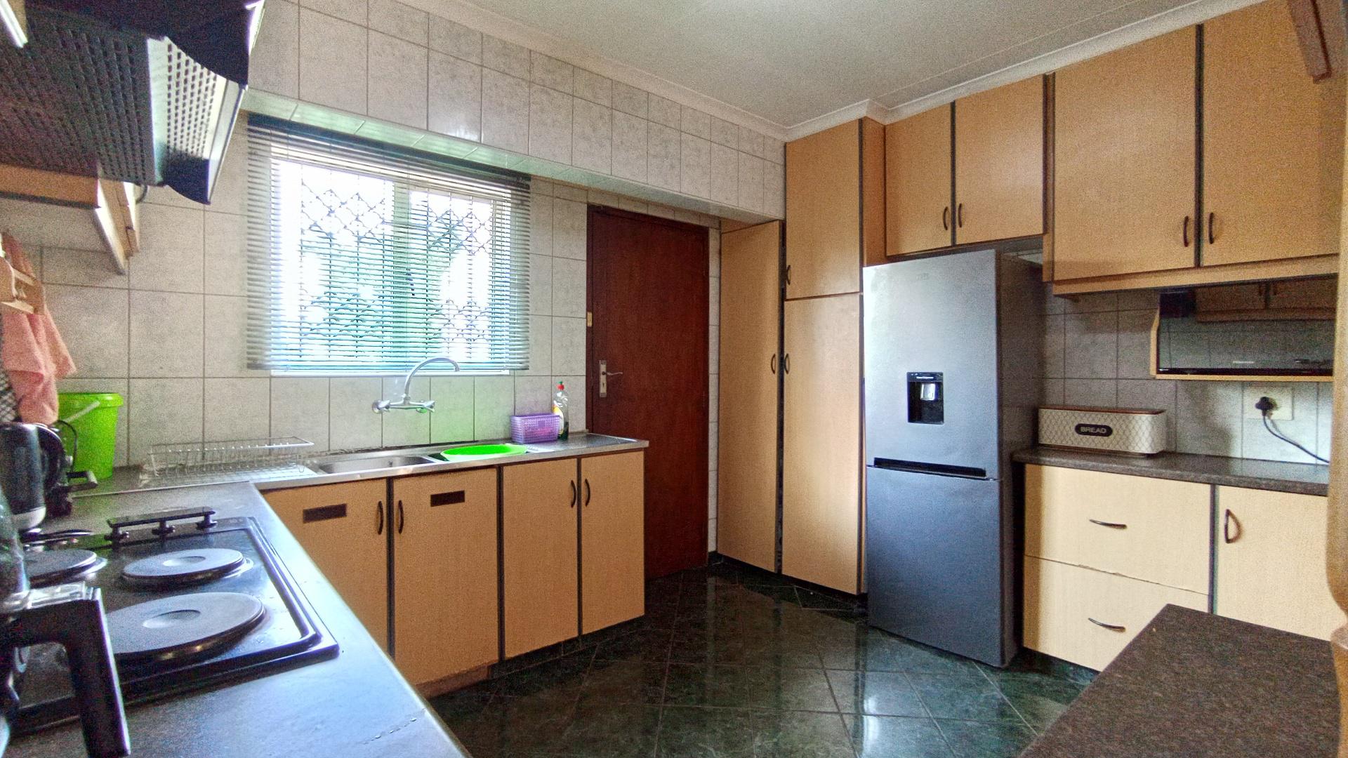 Kitchen - 27 square meters of property in Cato Manor 