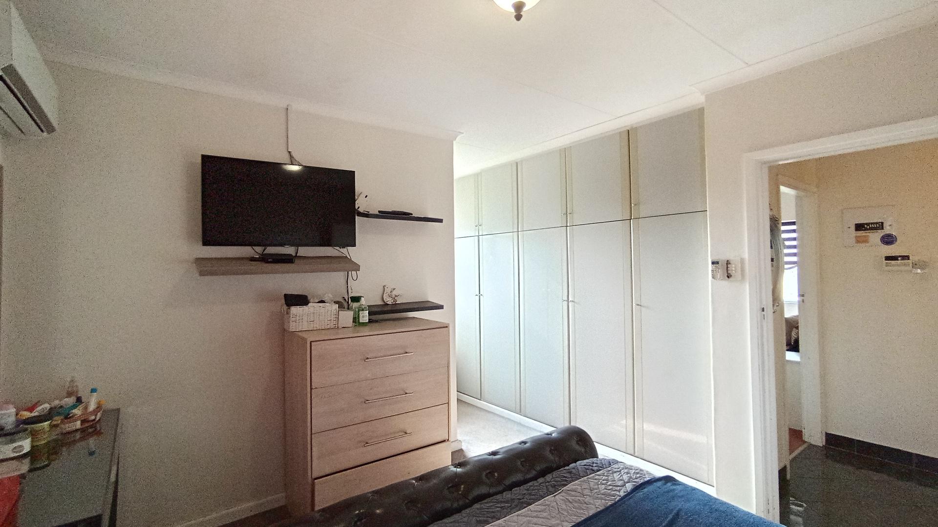 Main Bedroom - 22 square meters of property in Cato Manor 