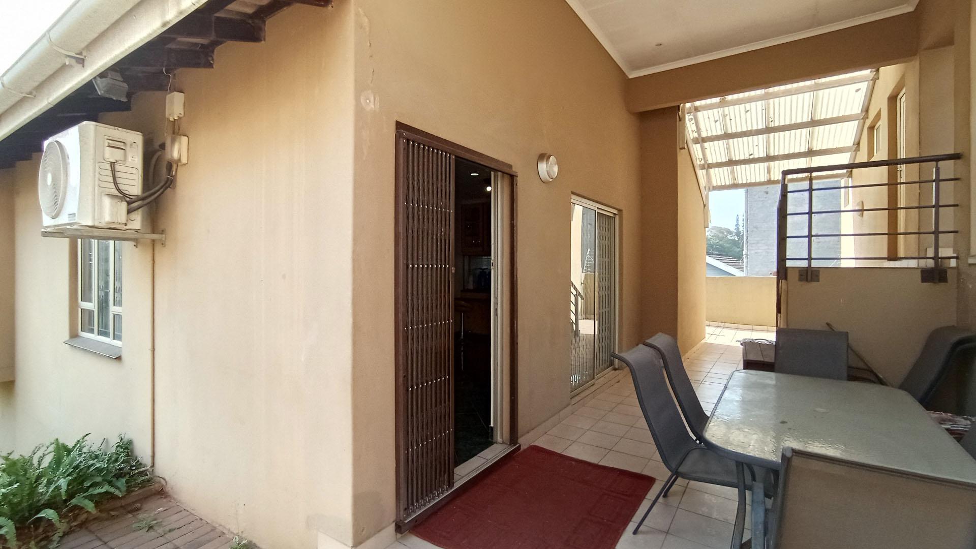 Patio - 32 square meters of property in Cato Manor 