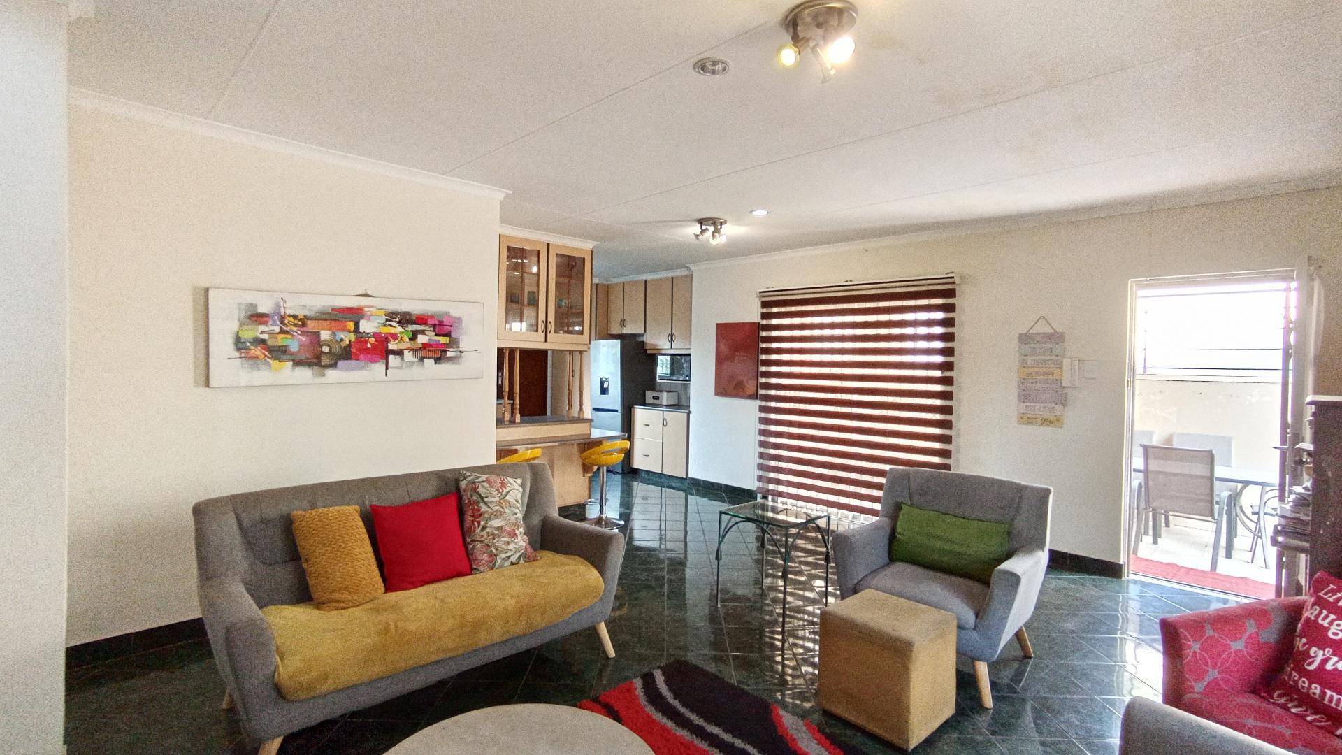 Lounges - 31 square meters of property in Cato Manor 