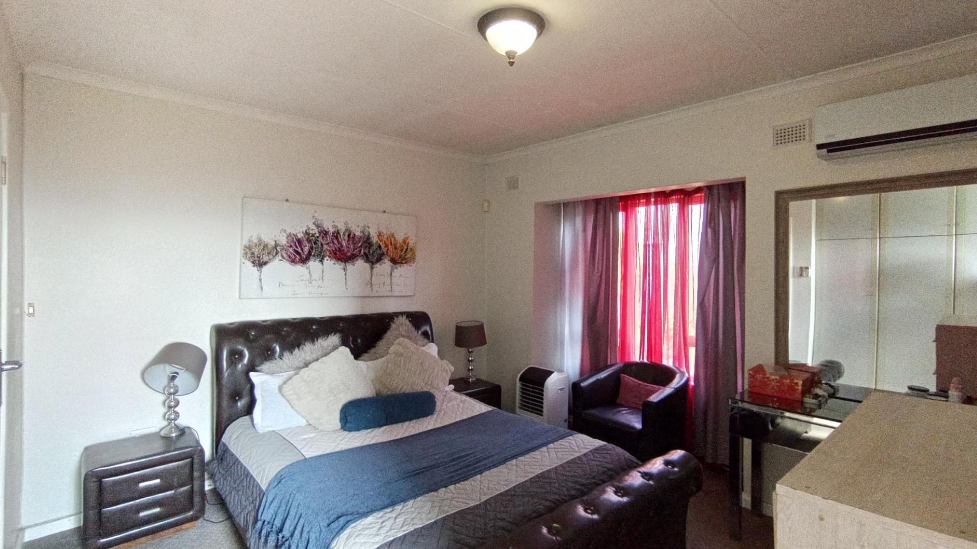 Main Bedroom - 22 square meters of property in Cato Manor 