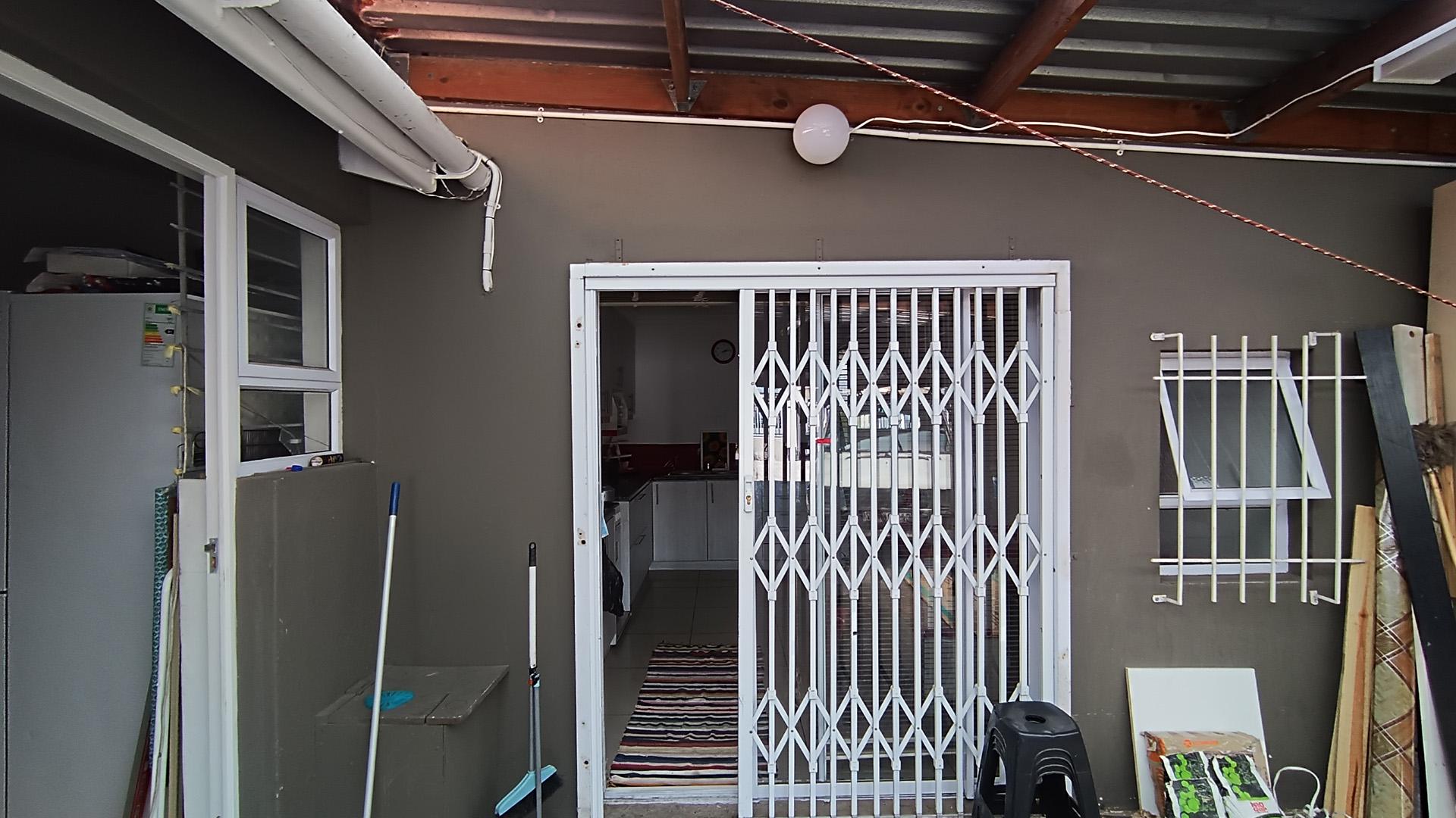 Flatlet - 46 square meters of property in Primrose Park