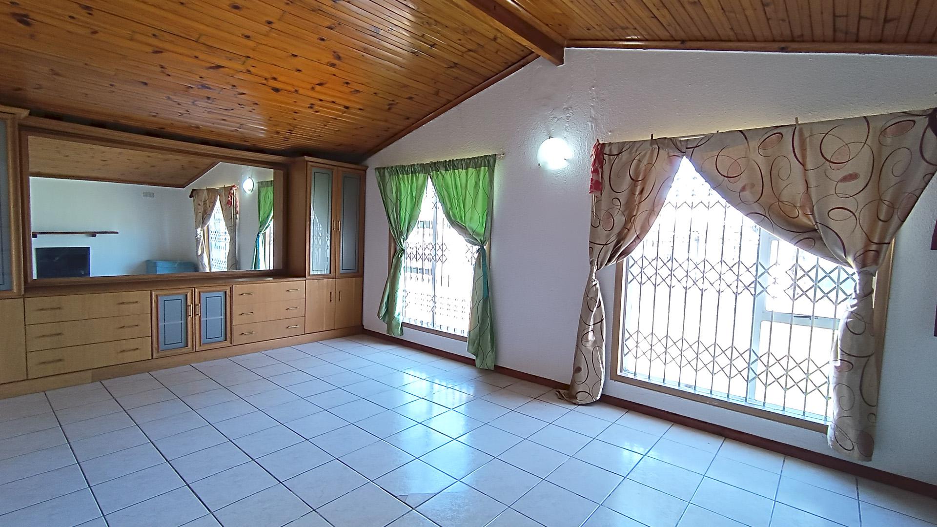 Lounges - 41 square meters of property in Primrose Park