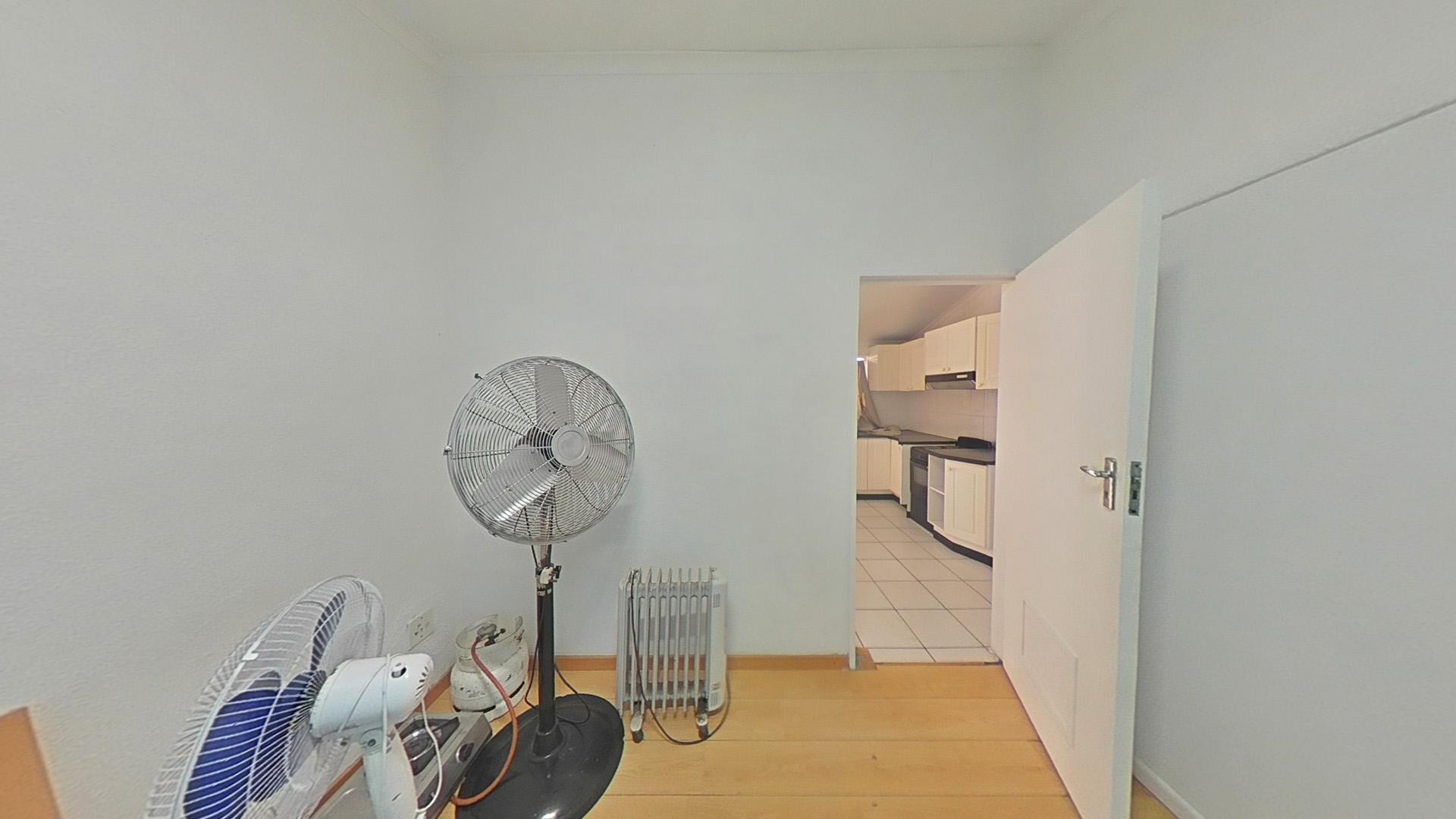 Bed Room 1 - 11 square meters of property in Primrose Park