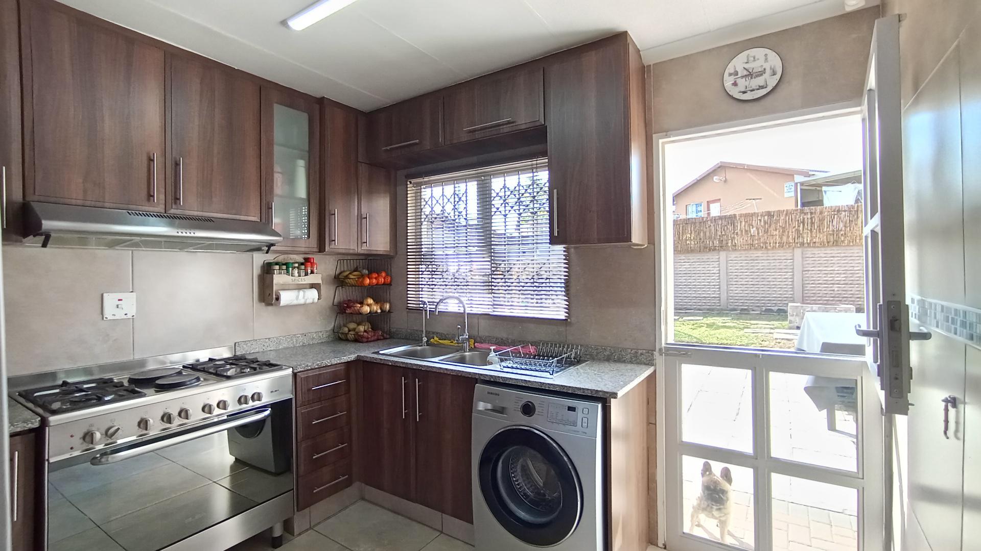 Kitchen - 11 square meters of property in Forest Haven