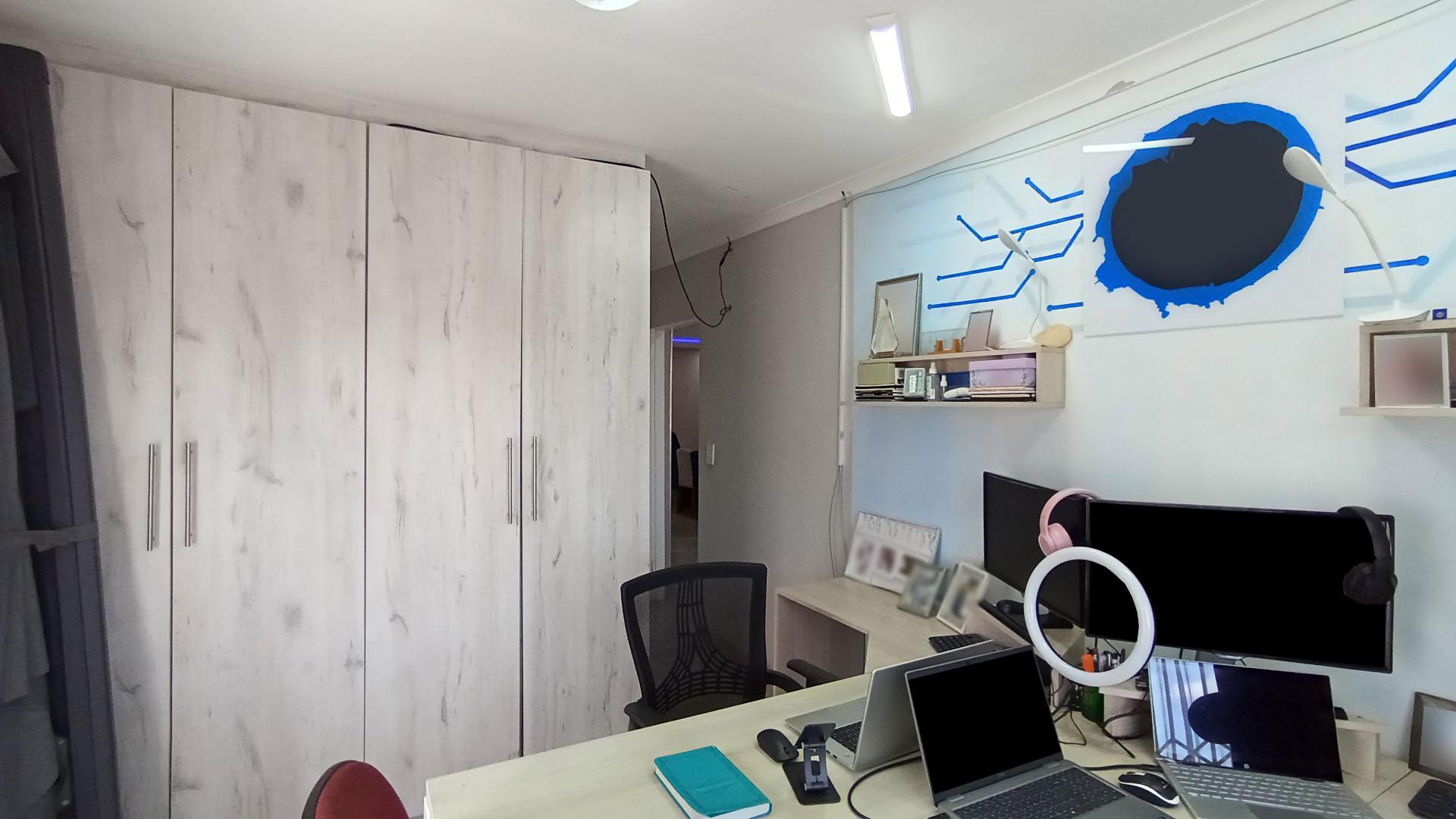 Bed Room 1 - 13 square meters of property in Forest Haven