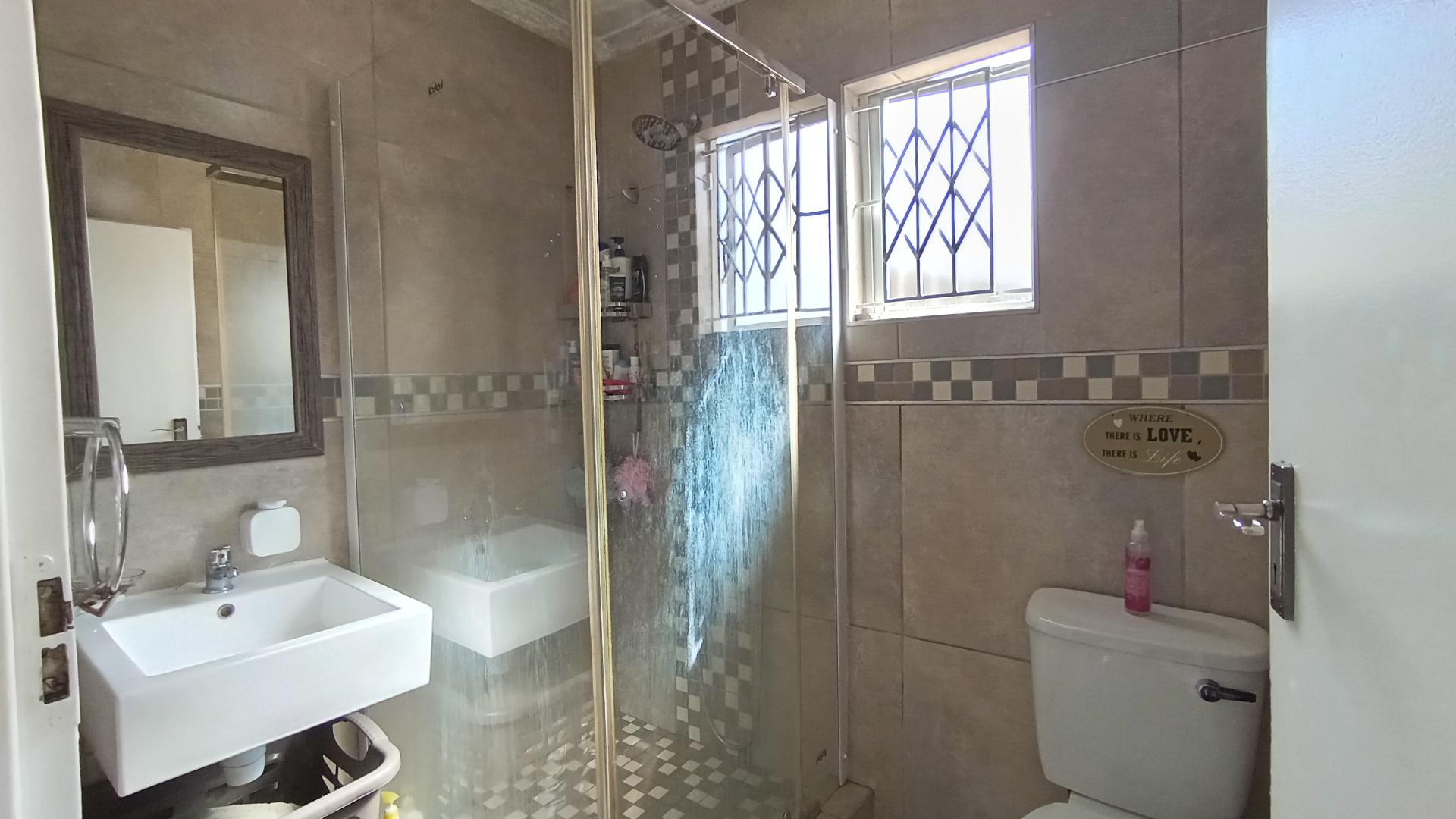 Bathroom 2 - 4 square meters of property in Forest Haven