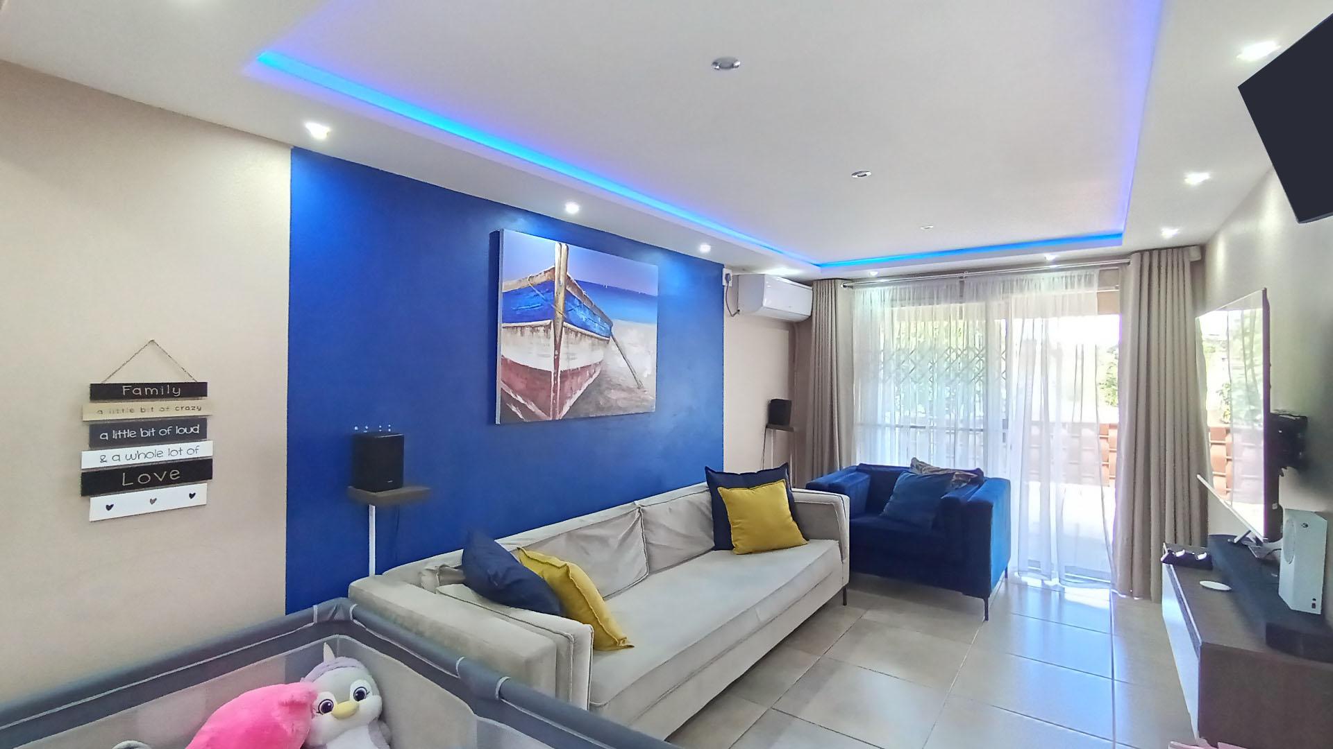 Lounges - 18 square meters of property in Forest Haven