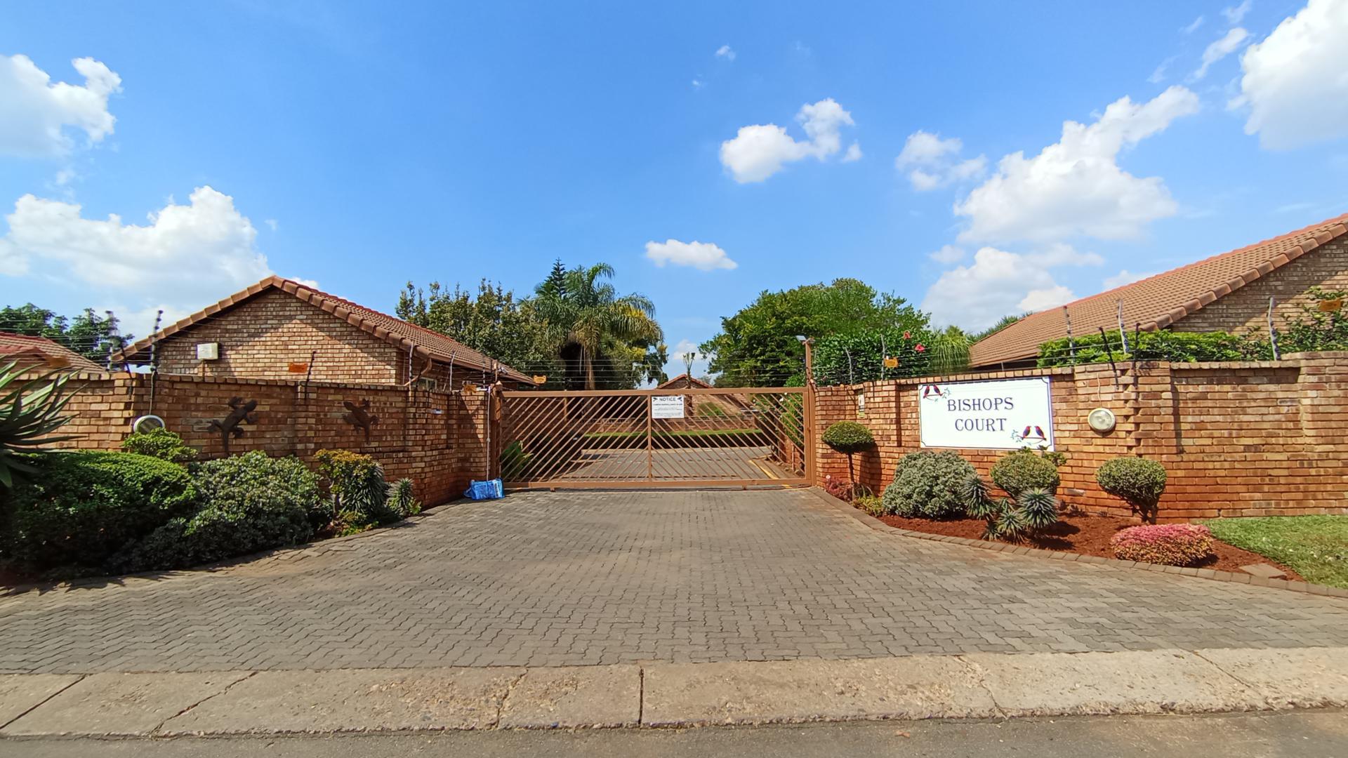 Front View of property in Doornpoort