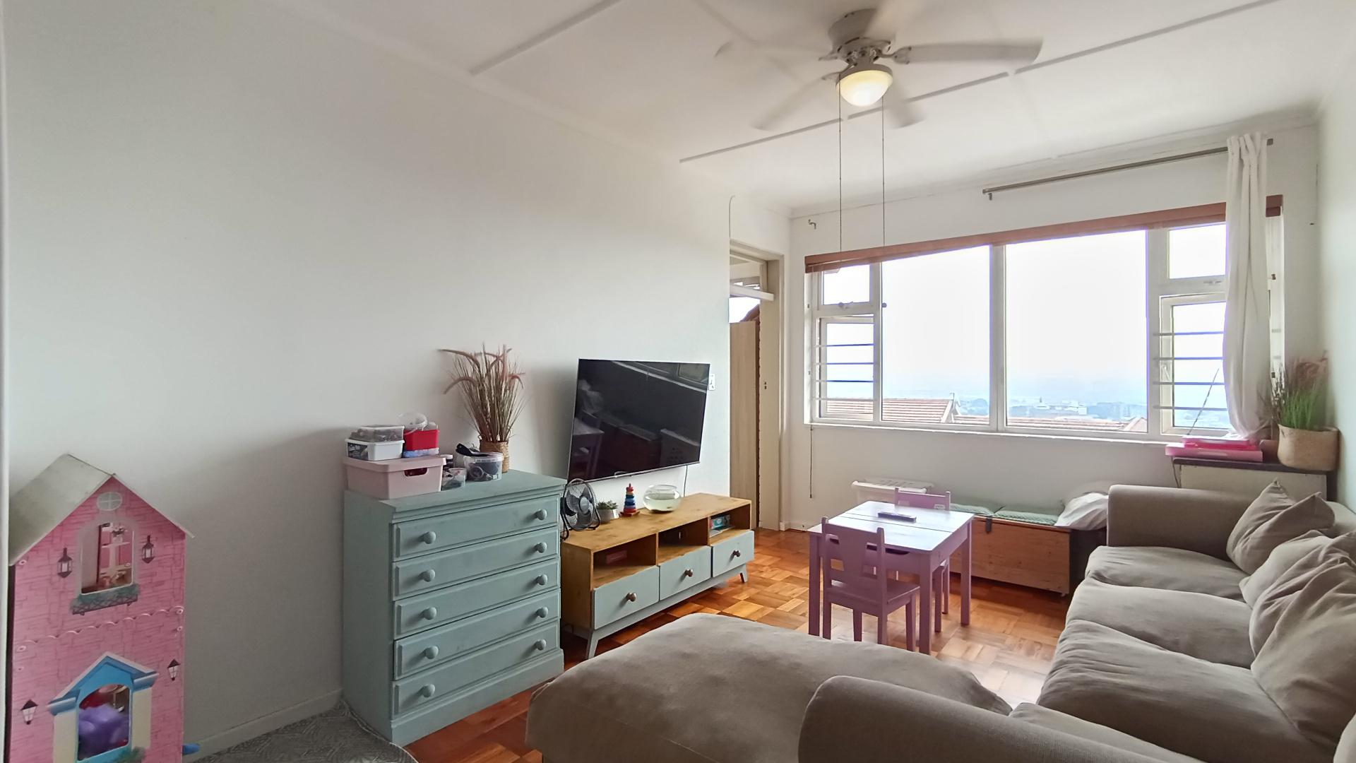 Lounges - 21 square meters of property in Ocean View - DBN