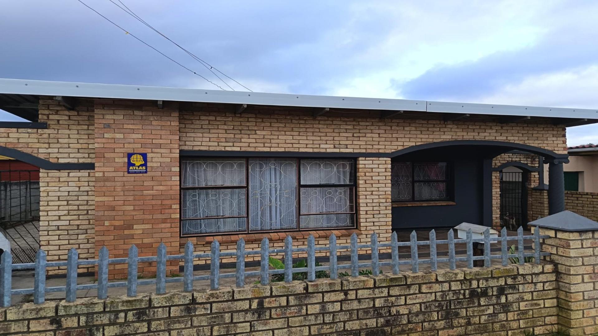 Front View of property in Uitenhage