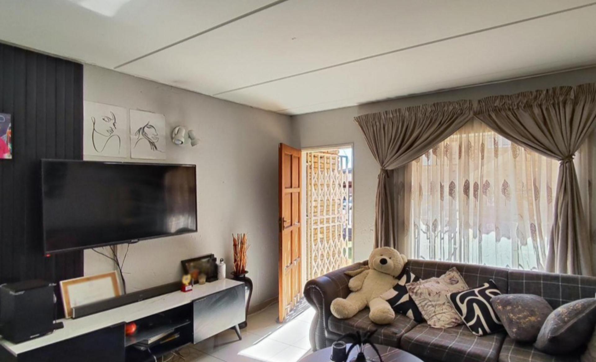  of property in Chloorkop