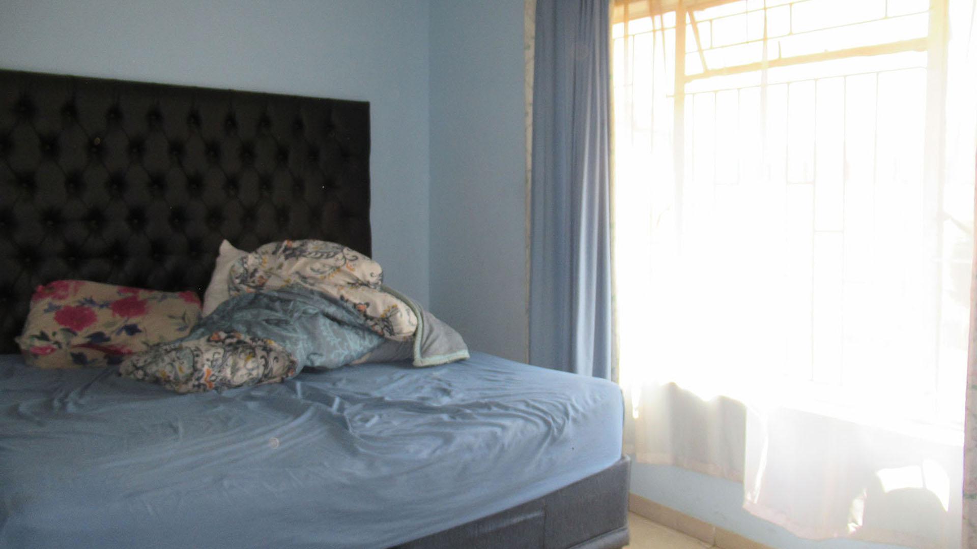 Bed Room 2 - 15 square meters of property in Finsbury