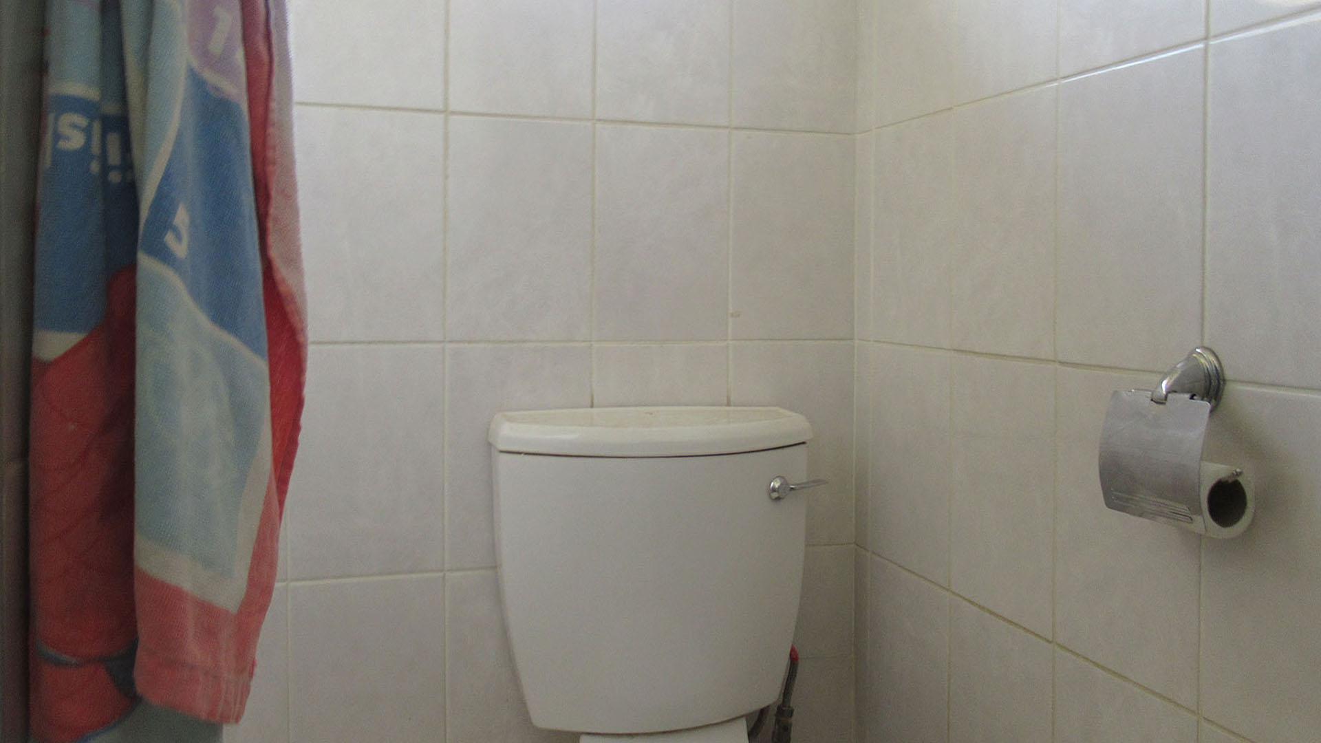 Bathroom 1 - 4 square meters of property in Finsbury