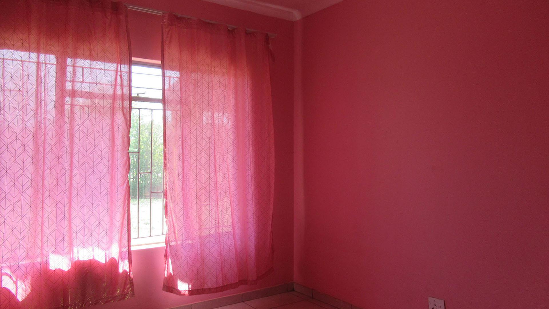 Bed Room 3 - 11 square meters of property in Finsbury