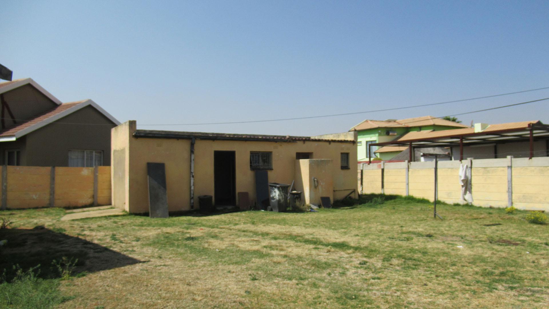 Backyard of property in Finsbury