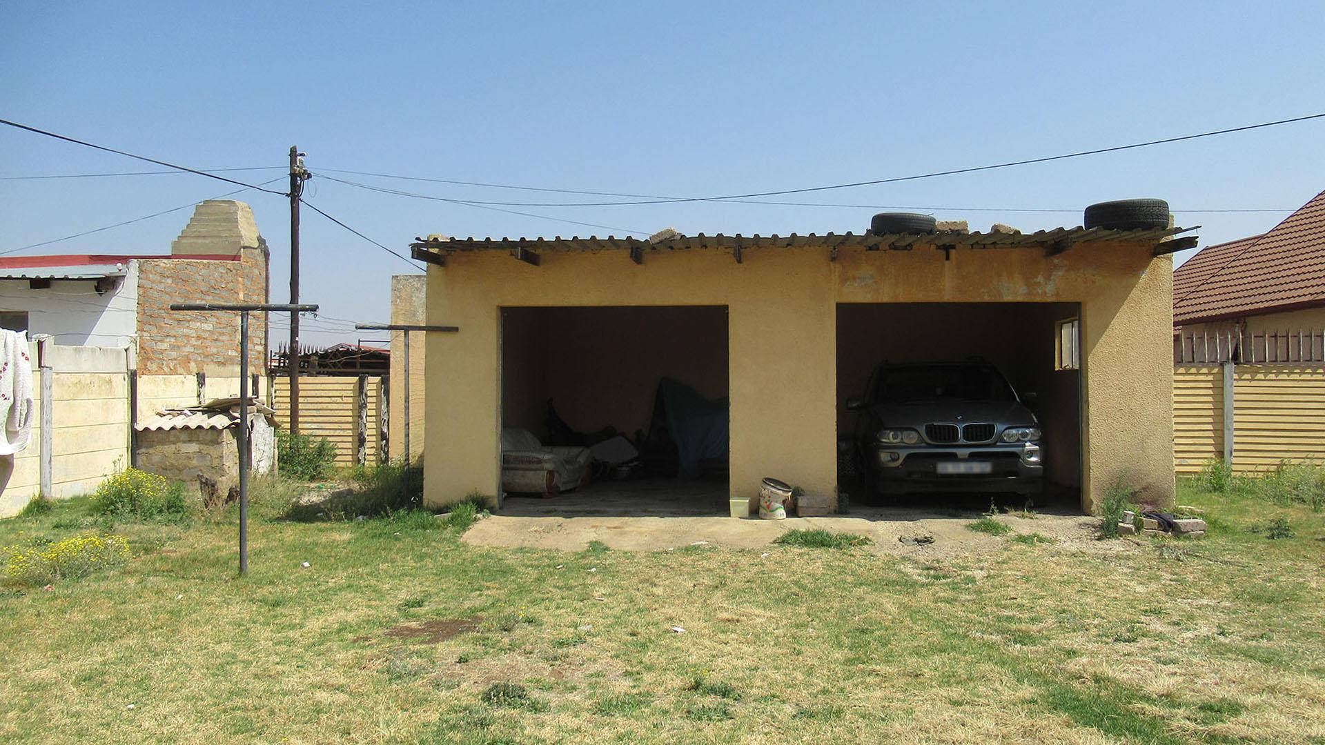 Backyard of property in Finsbury