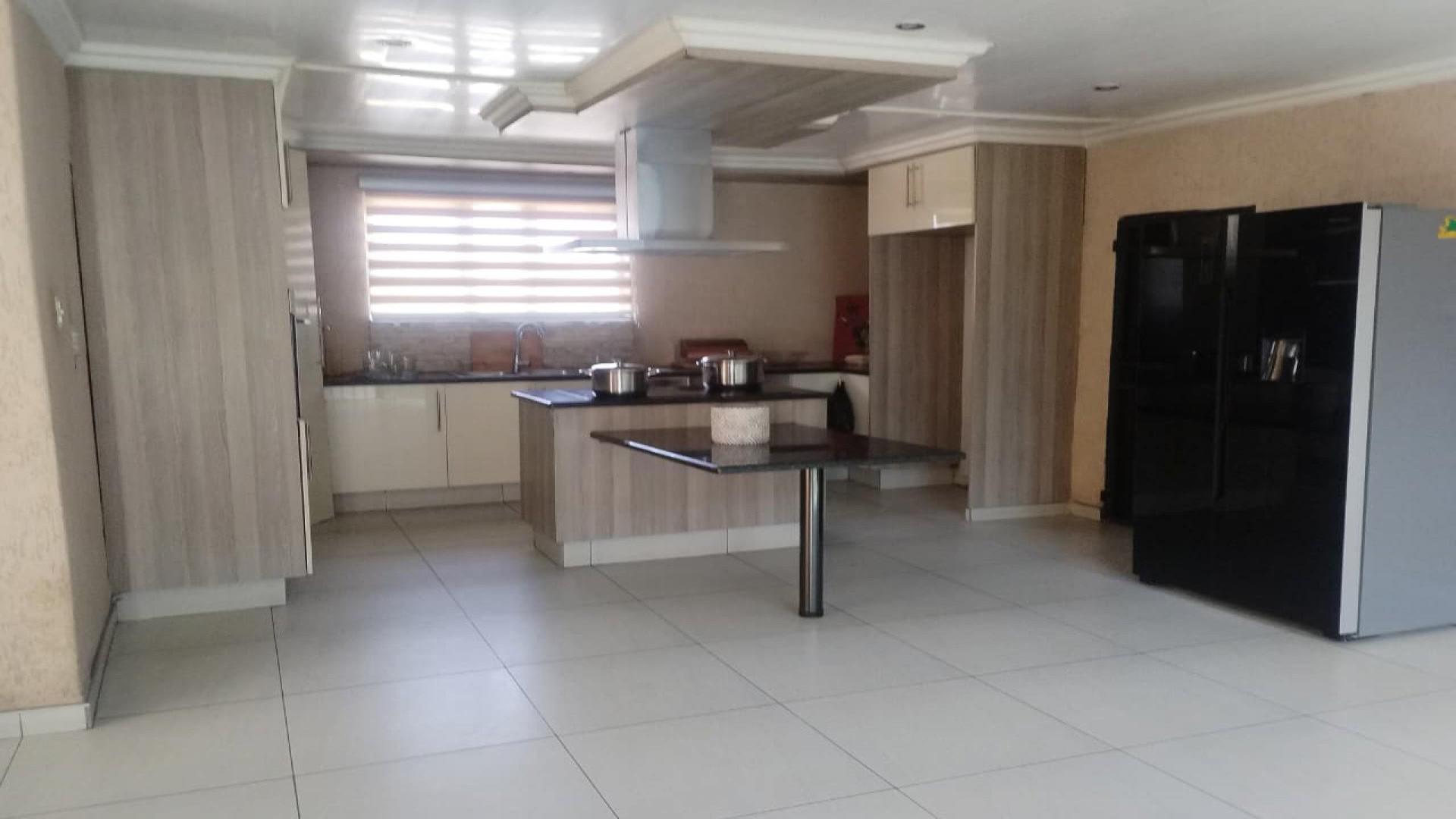 Kitchen - 19 square meters of property in Eldorado Park AH