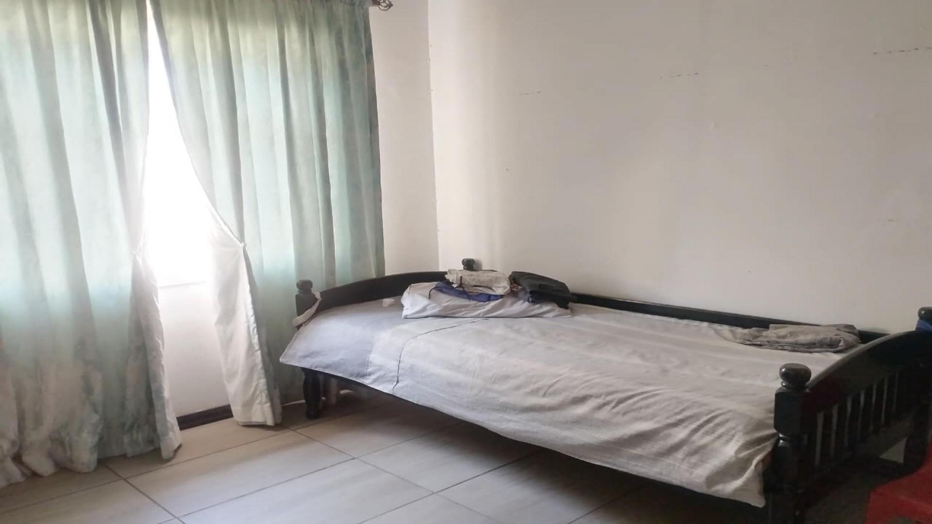 Bed Room 3 - 10 square meters of property in Eldorado Park AH