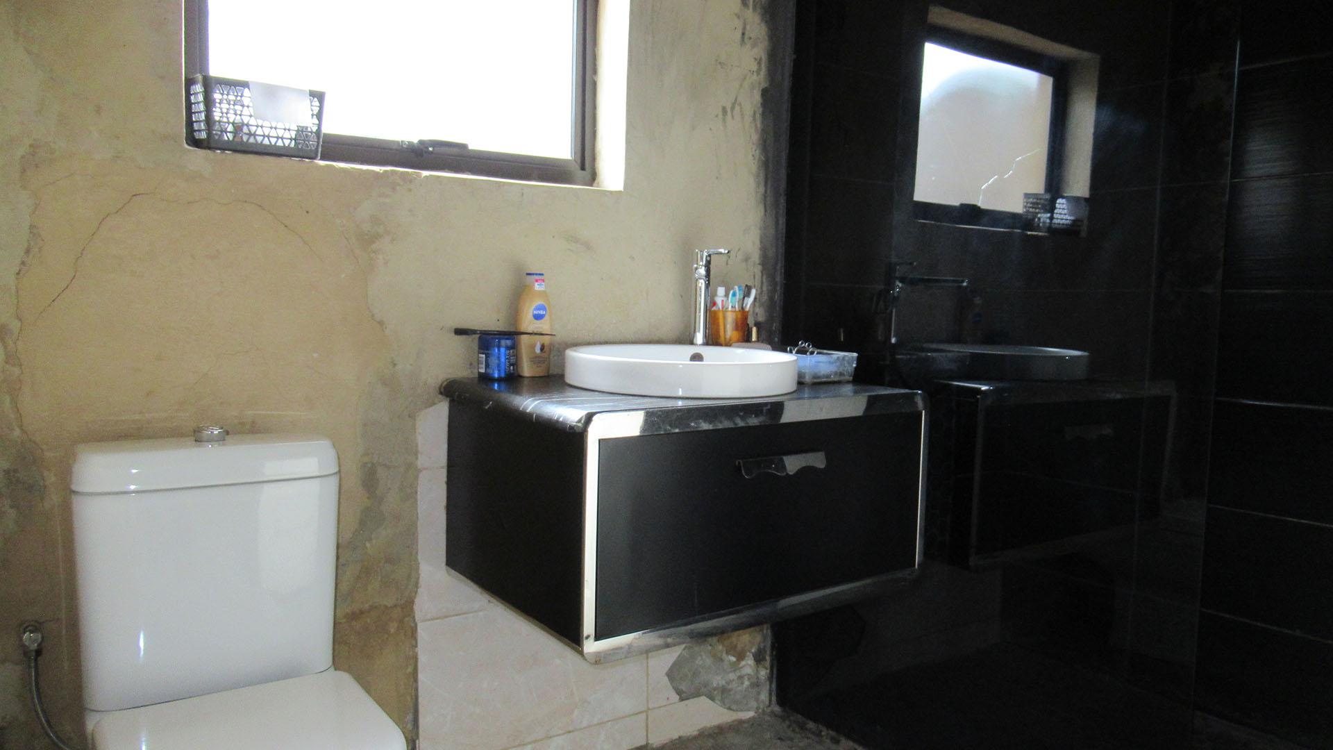 Bathroom 1 - 6 square meters of property in Eldorado Park AH