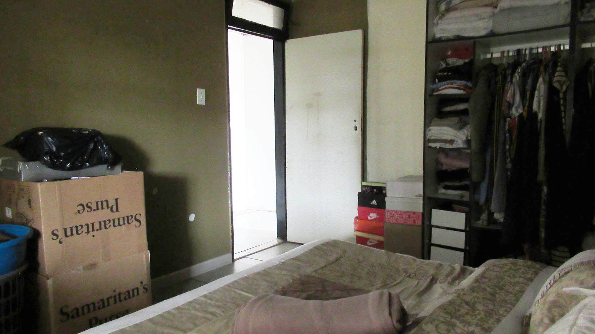 Bed Room 1 - 16 square meters of property in Eldorado Park AH