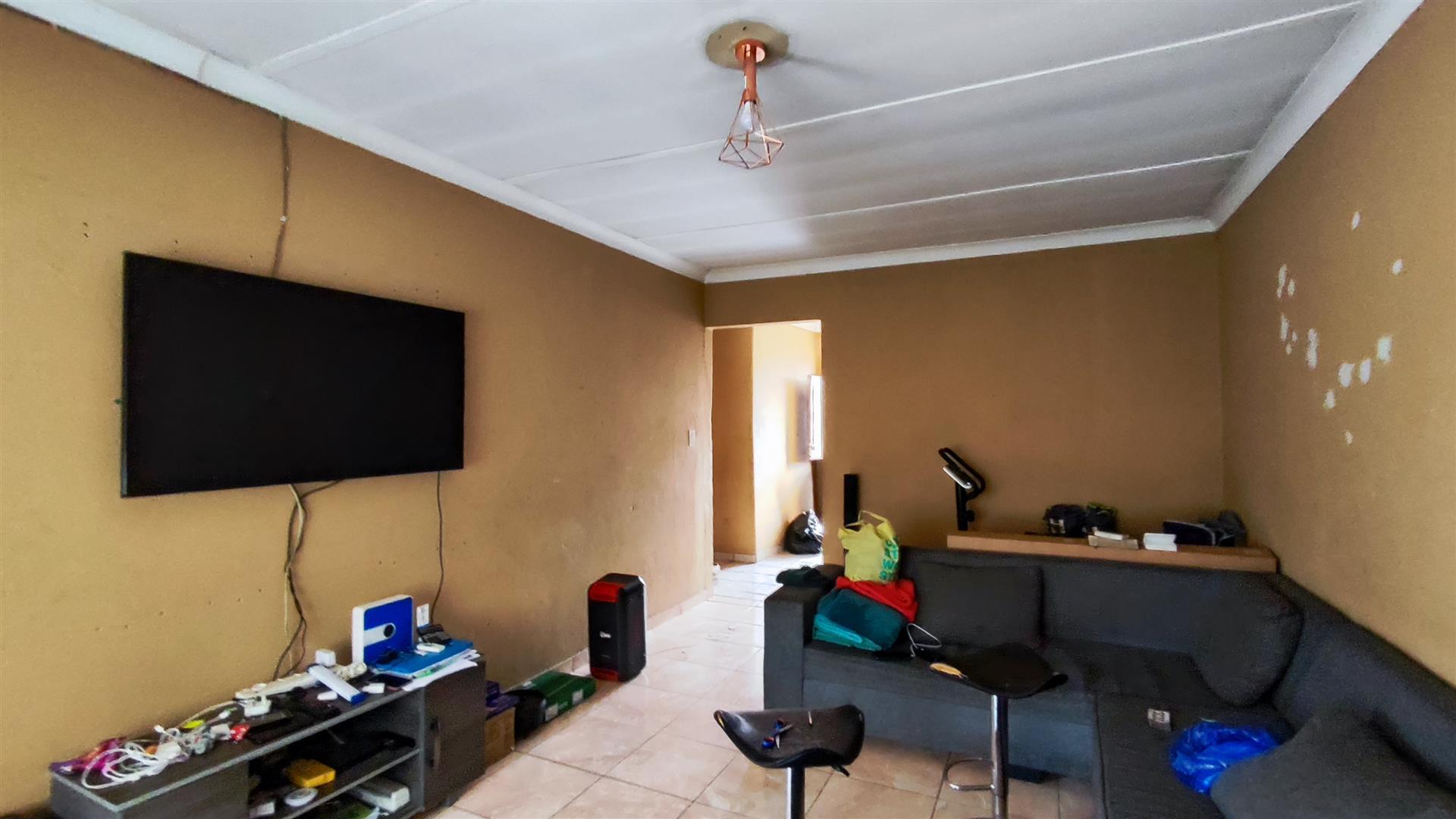 Lounges - 22 square meters of property in Vanderbijlpark