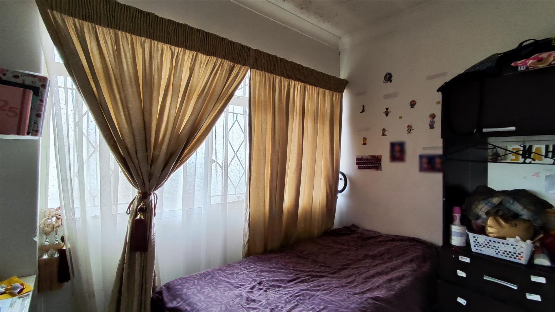 Bed Room 1 - 6 square meters of property in Vanderbijlpark