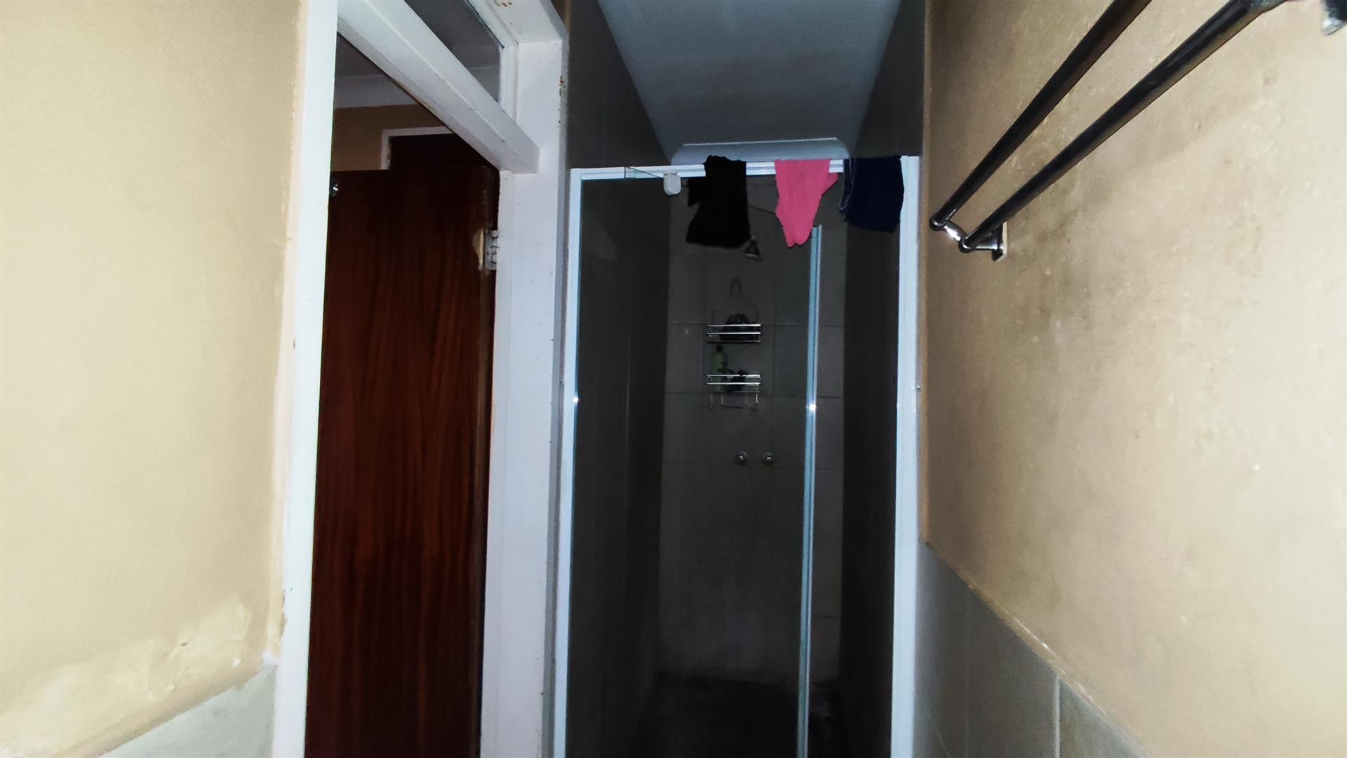 Bathroom 2 - 3 square meters of property in Vanderbijlpark